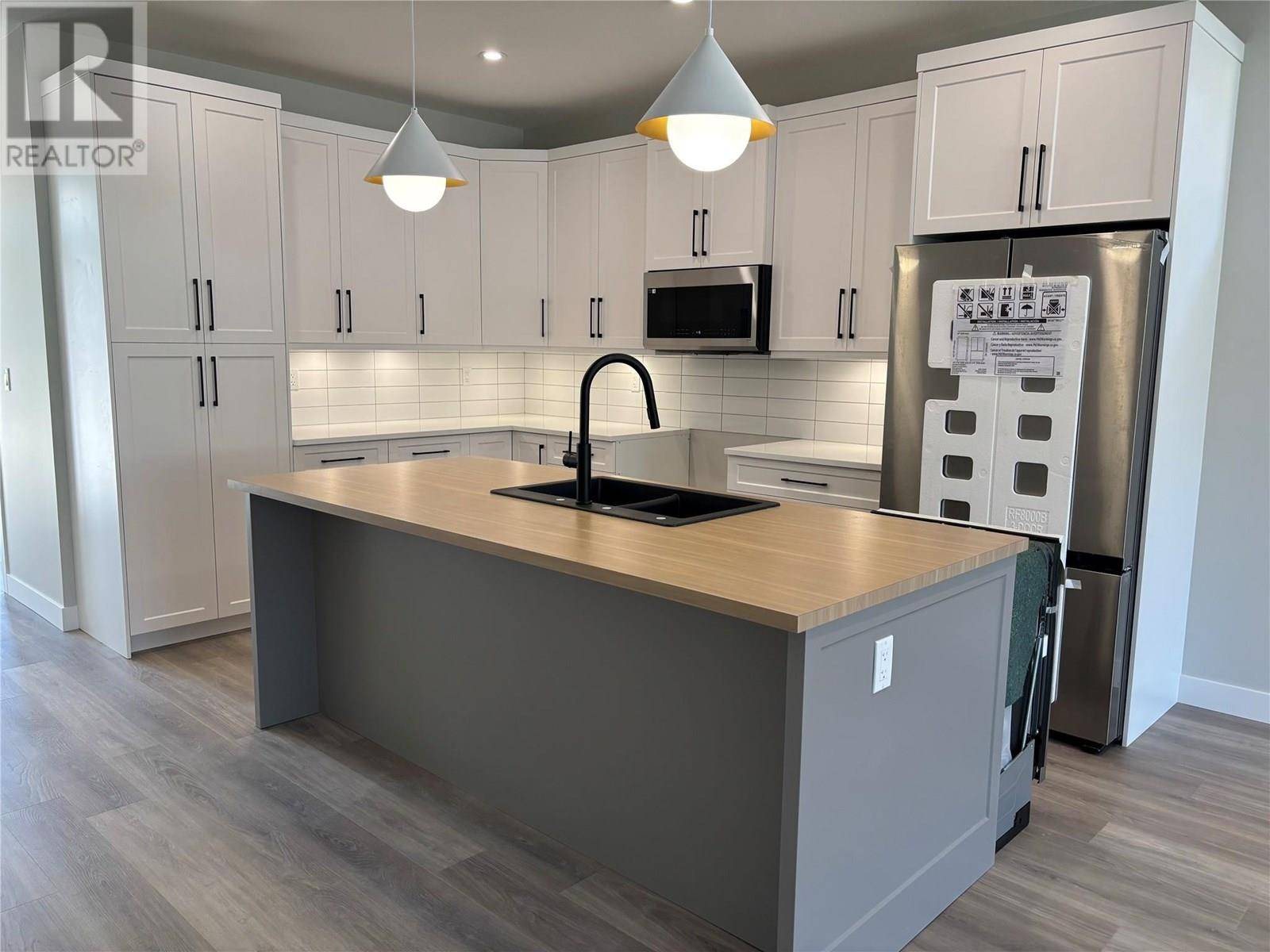 Vernon, BC V1H2A1,575 Meadowlark Avenue