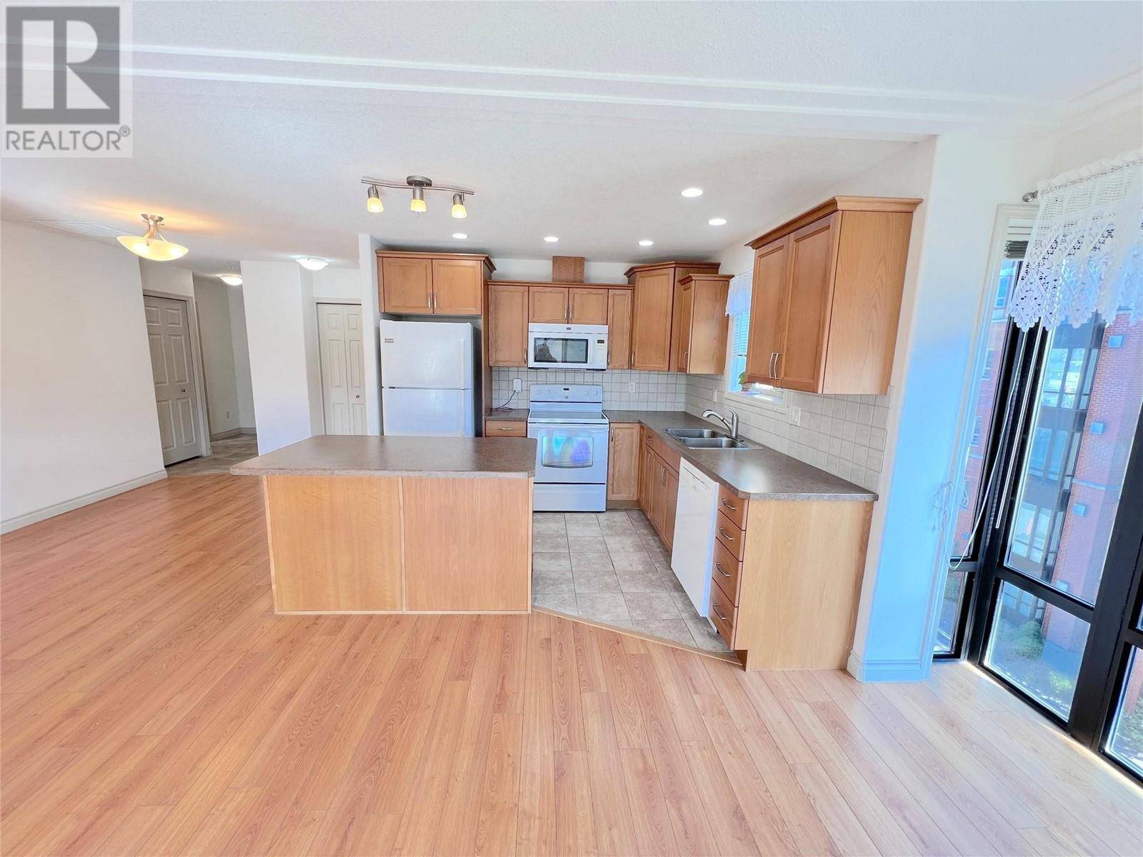 Penticton, BC V2A8R5,2113 ATKINSON ST #401