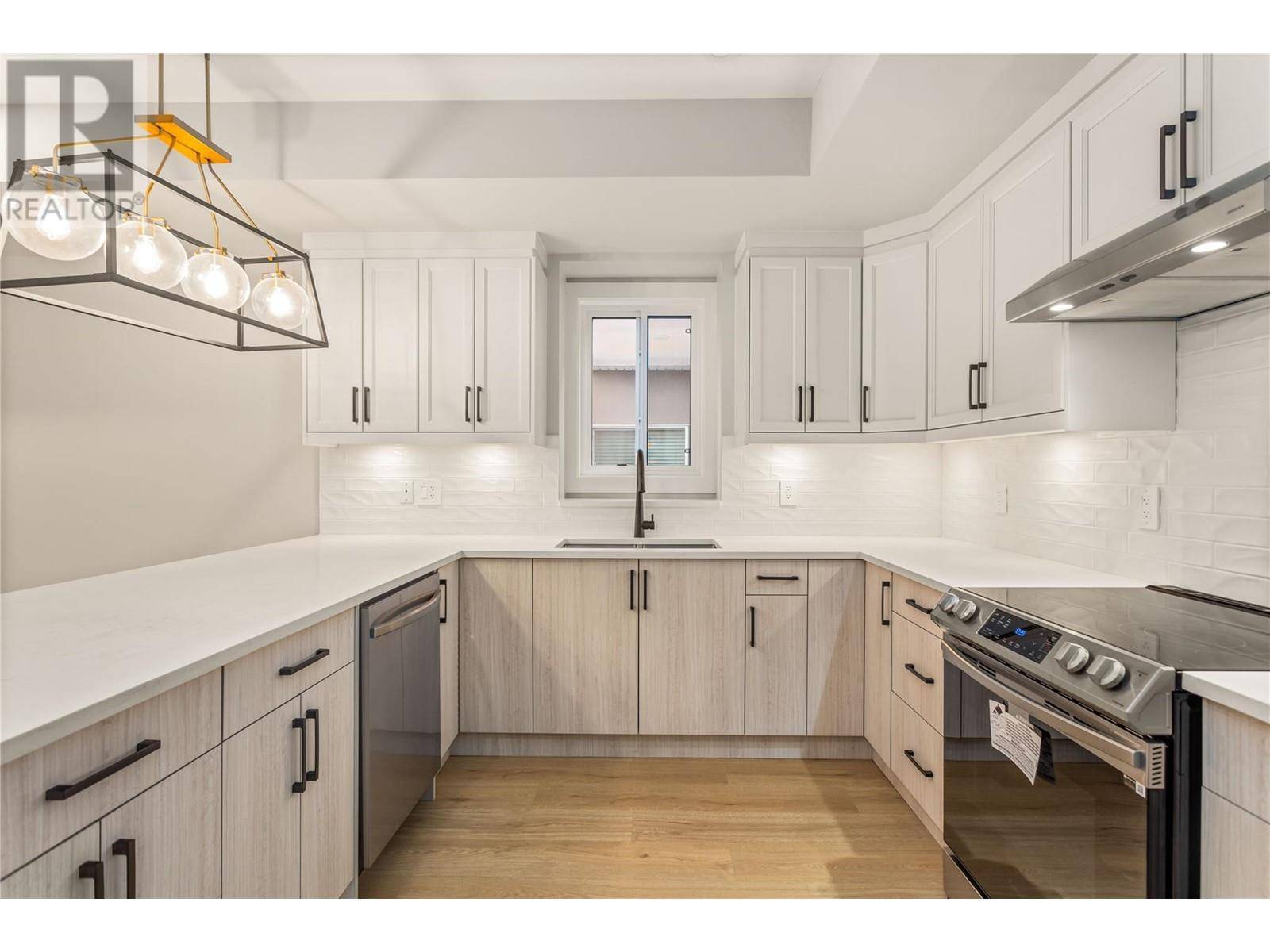 Kelowna, BC V1Y2Z5,1916 Ethel ST #2