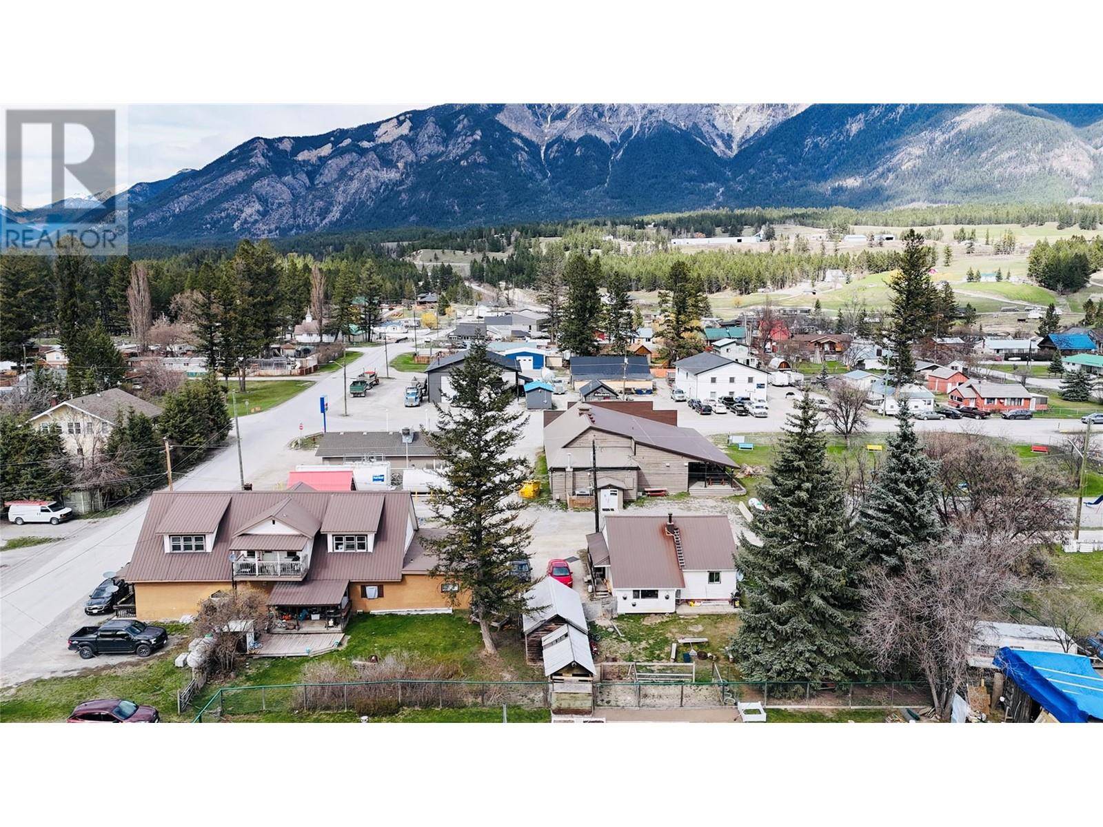 Edgewater, BC V0A1E0,5744 VERMILLION Street