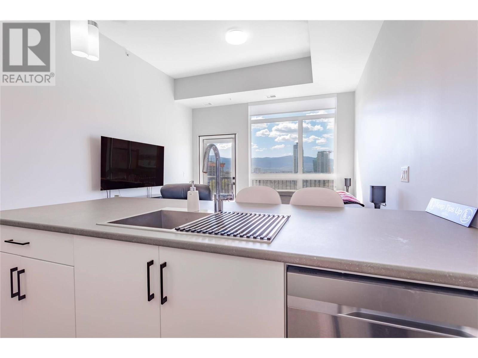 Kelowna, BC V1Y2C7,1215 St Paul ST #606