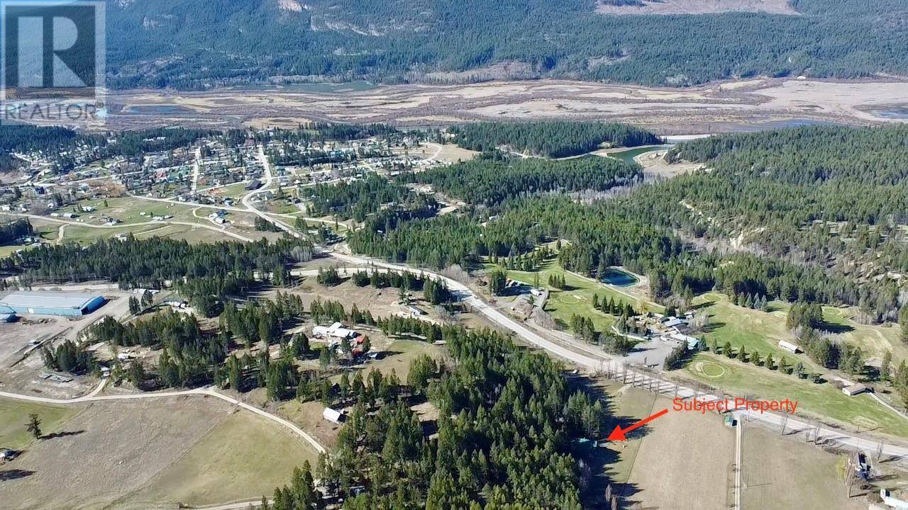 Edgewater, BC V0A1E0,5586 Highway 95