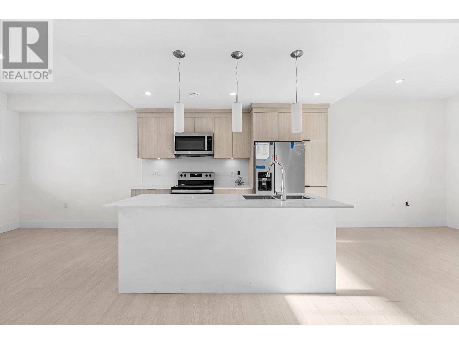 Kelowna, BC V1X4G1,235 Taylor RD #8
