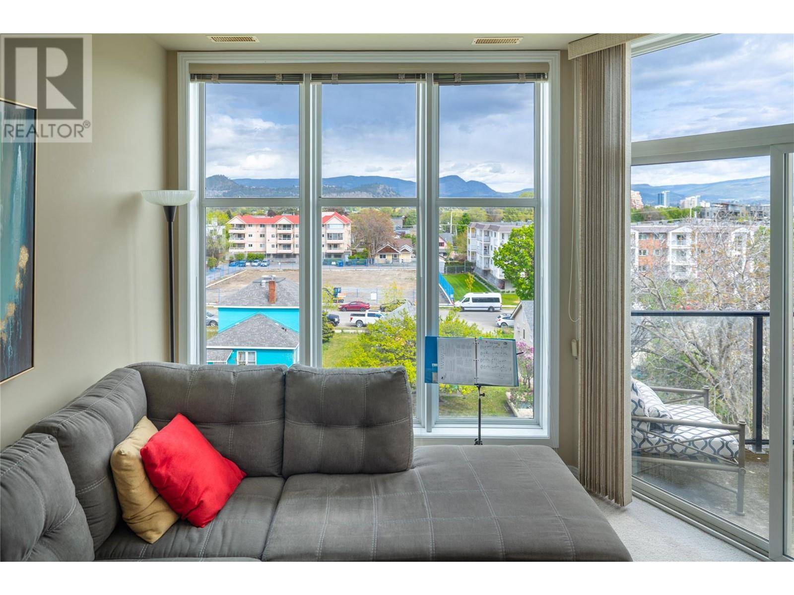 Kelowna, BC V1Y2E2,1327 St Paul ST #408