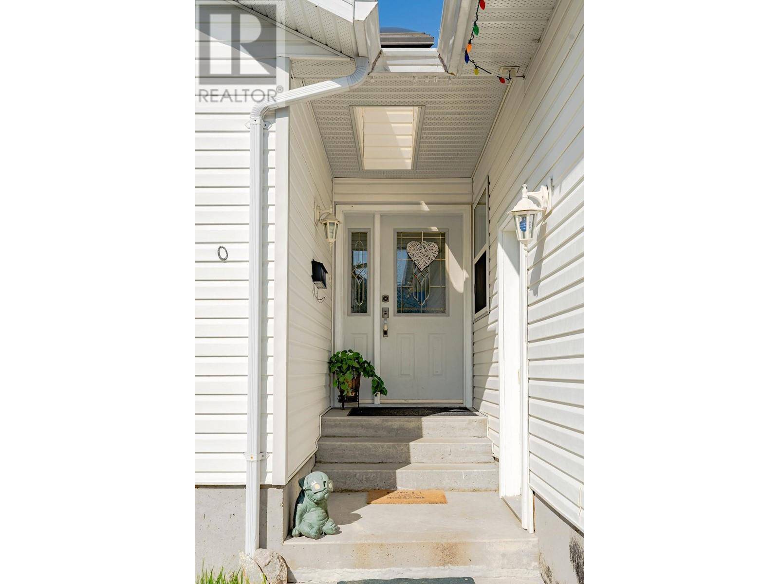 Castlegar, BC V1N1R9,860 7th Avenue