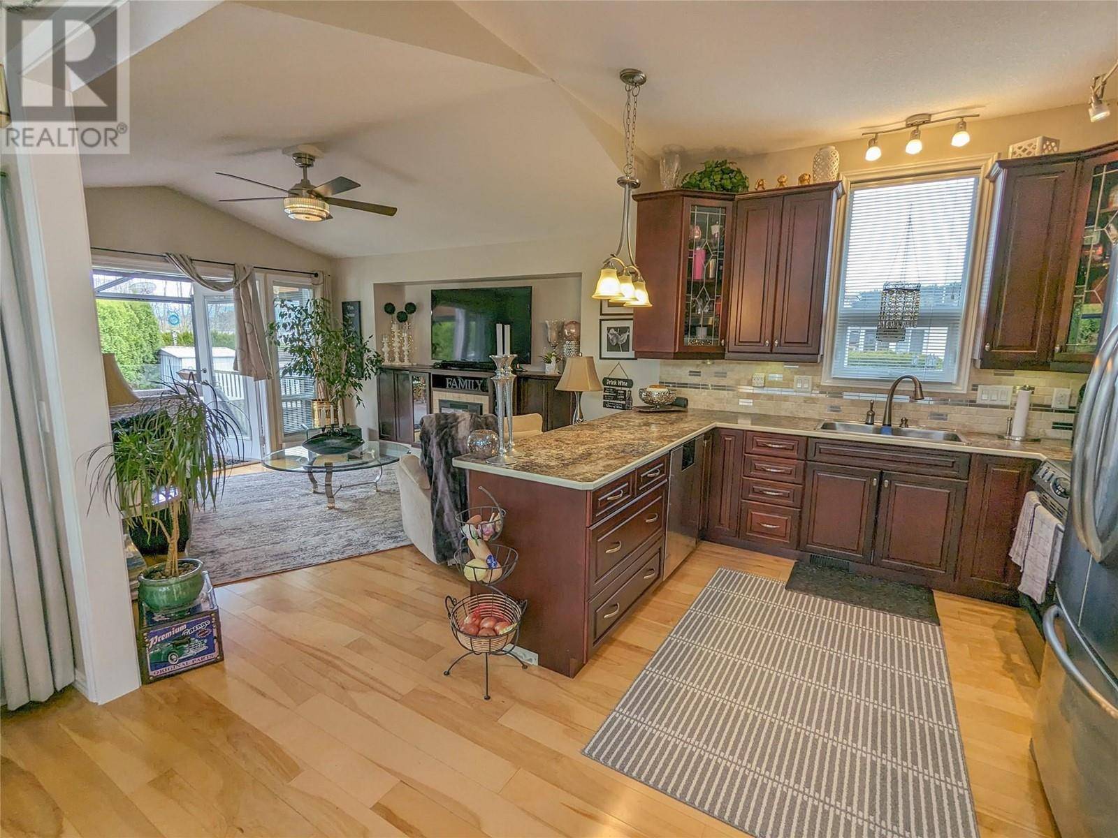 Kelowna, BC V4V1P4,415 Commonwealth RD #363