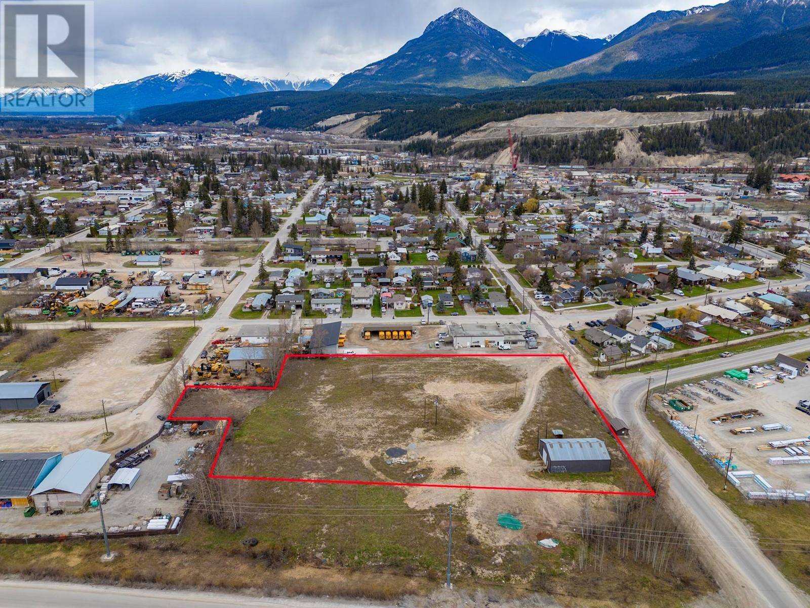 Golden, BC V0A1H0,1421 9th Avenue S