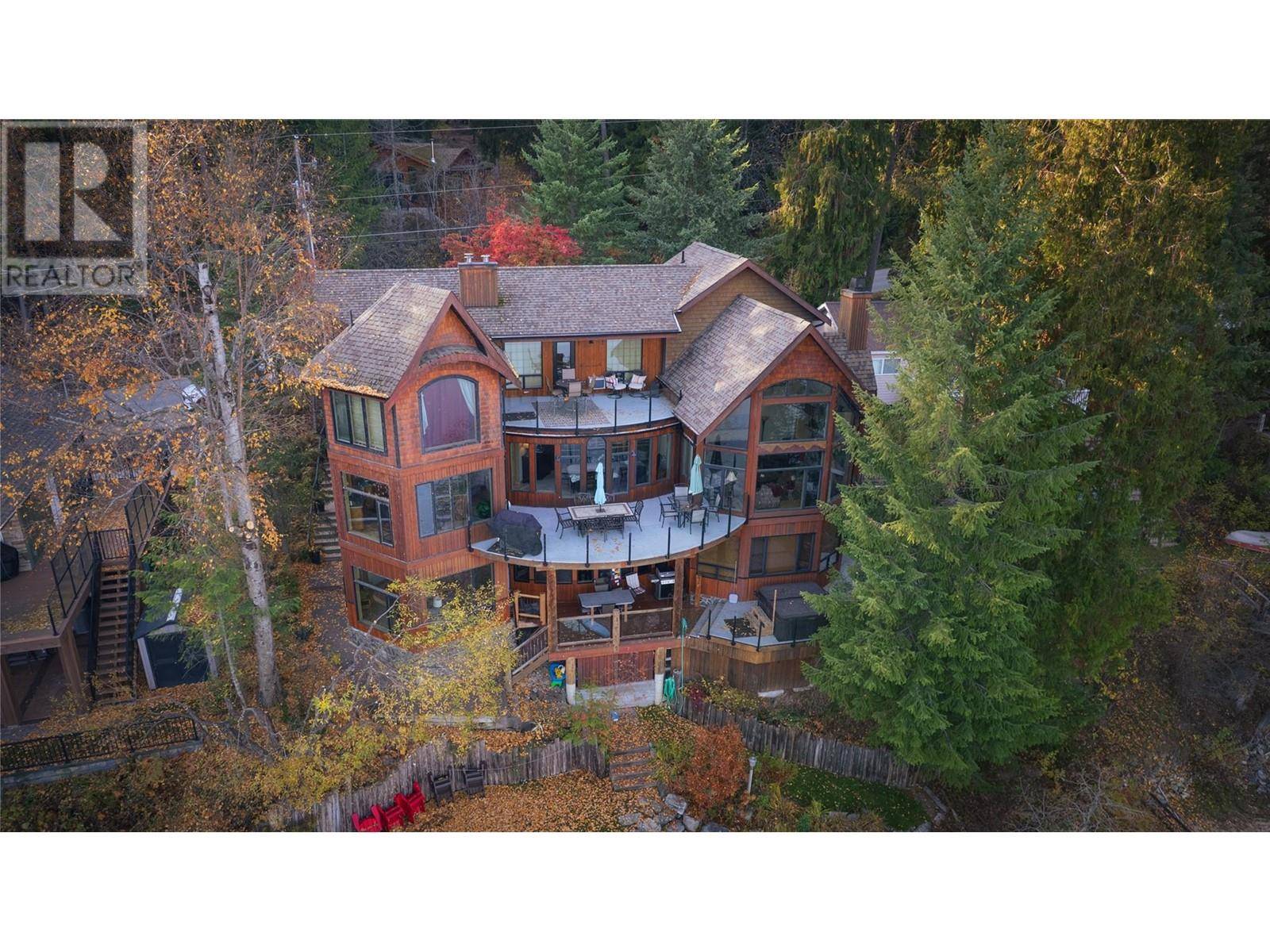 Christina Lake, BC V0H1E0,1722 WEST LAKE Drive