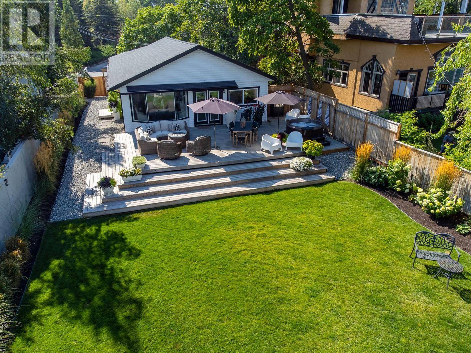 Kelowna, BC V1Y1H5,832 Manhattan Drive