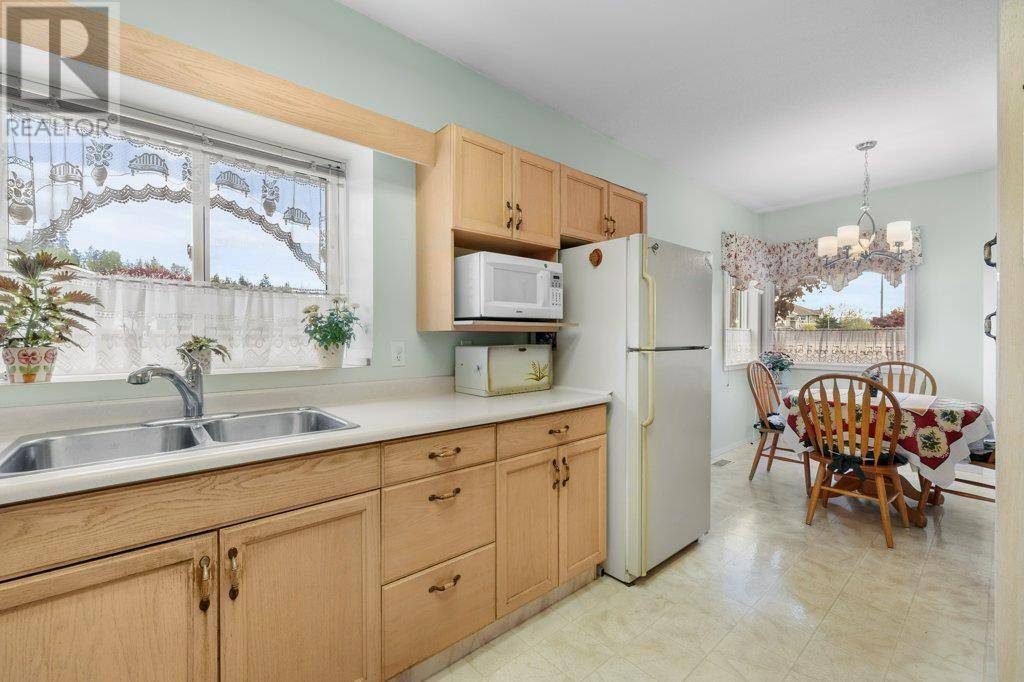 Kelowna, BC V1X7G6,1874 Parkview CRES #48