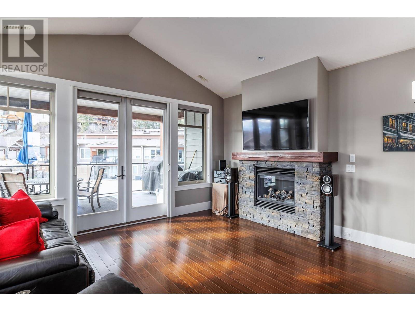 Peachland, BC V0H1X5,4000 Redstone CRES #203
