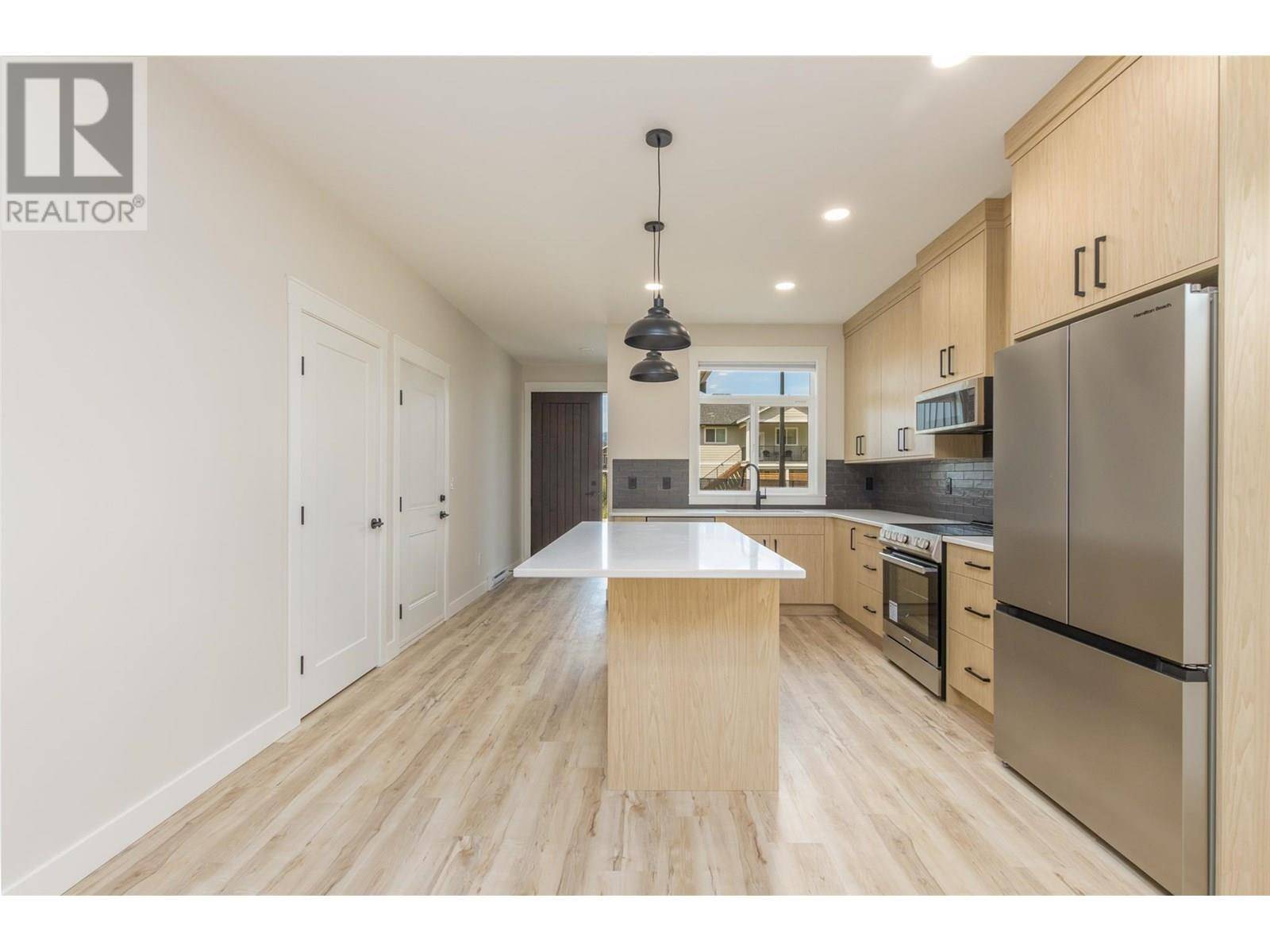 Salmon Arm, BC V1E0H1,2374 6 Avenue SE