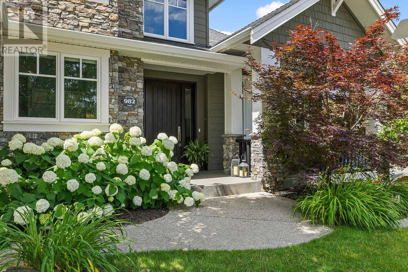 Kelowna, BC V1V2S1,982 Long Ridge Court
