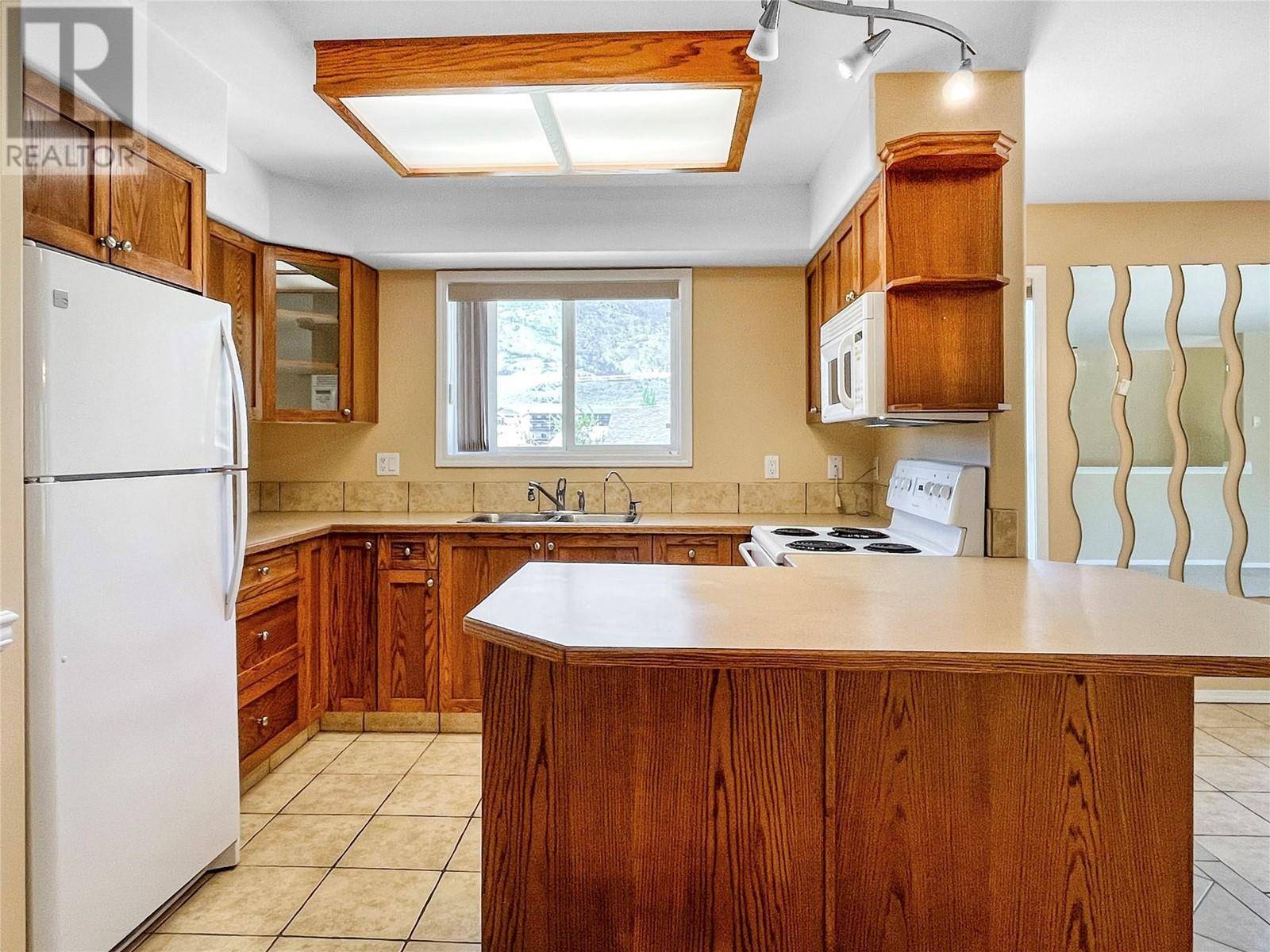 Osoyoos, BC V0H1V1,8507 70th AVE #4