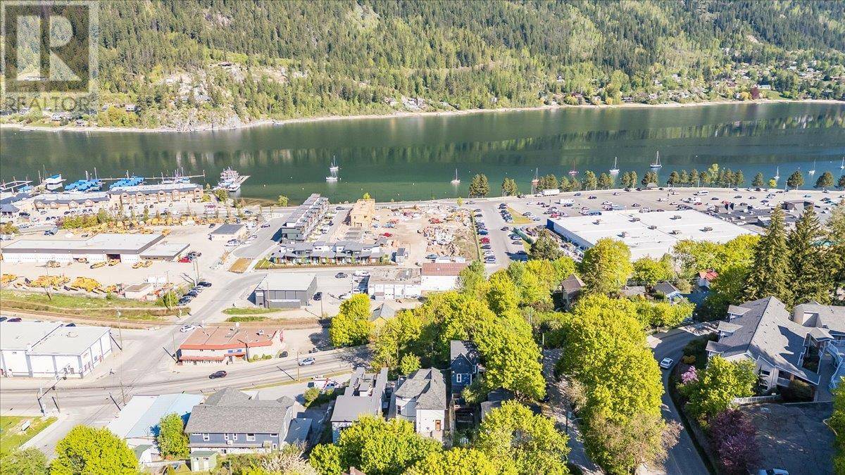 Nelson, BC V1L4C2,922 FRONT Street