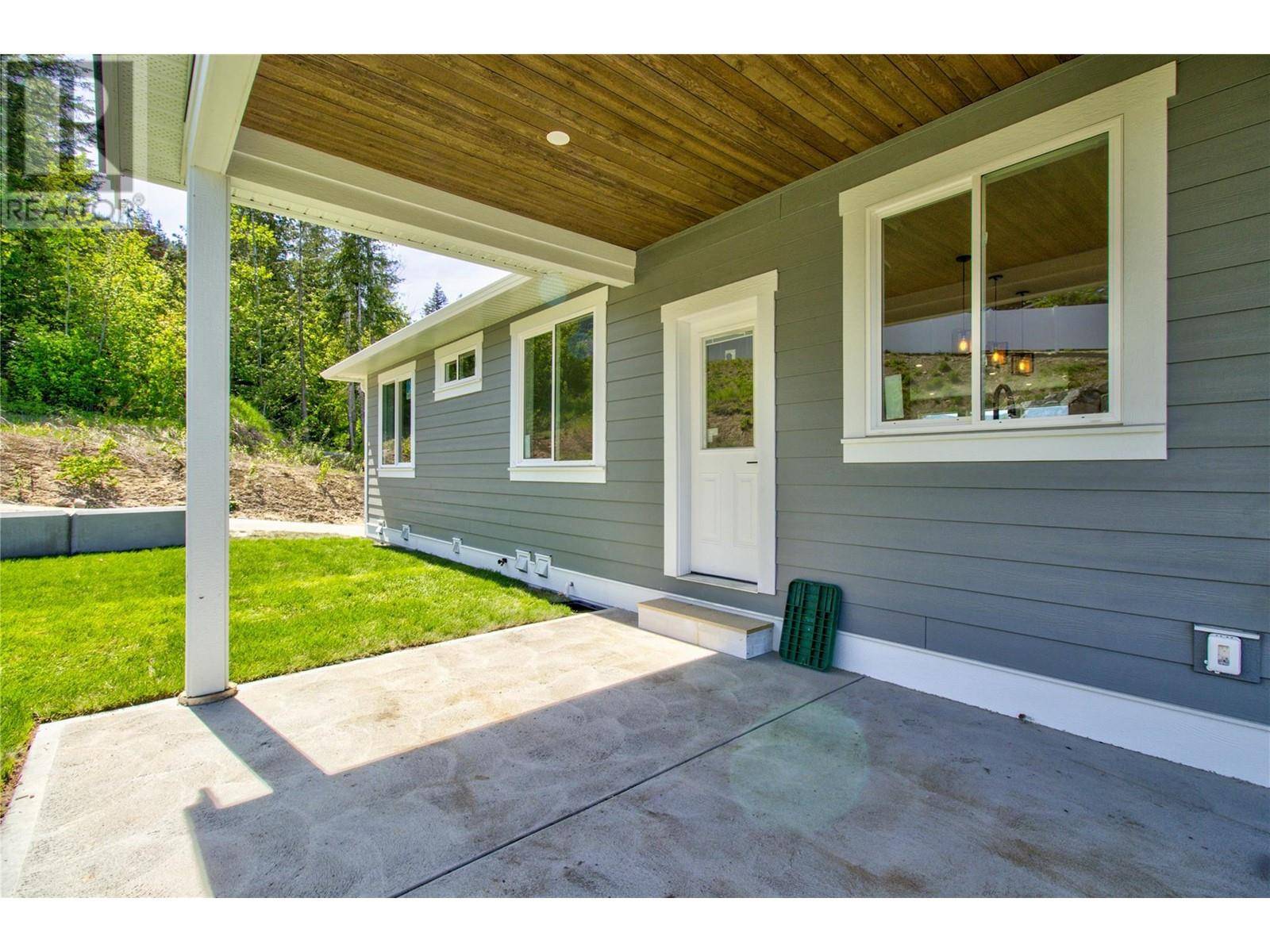 Salmon Arm, BC V1E0G9,1740 9 Street SE