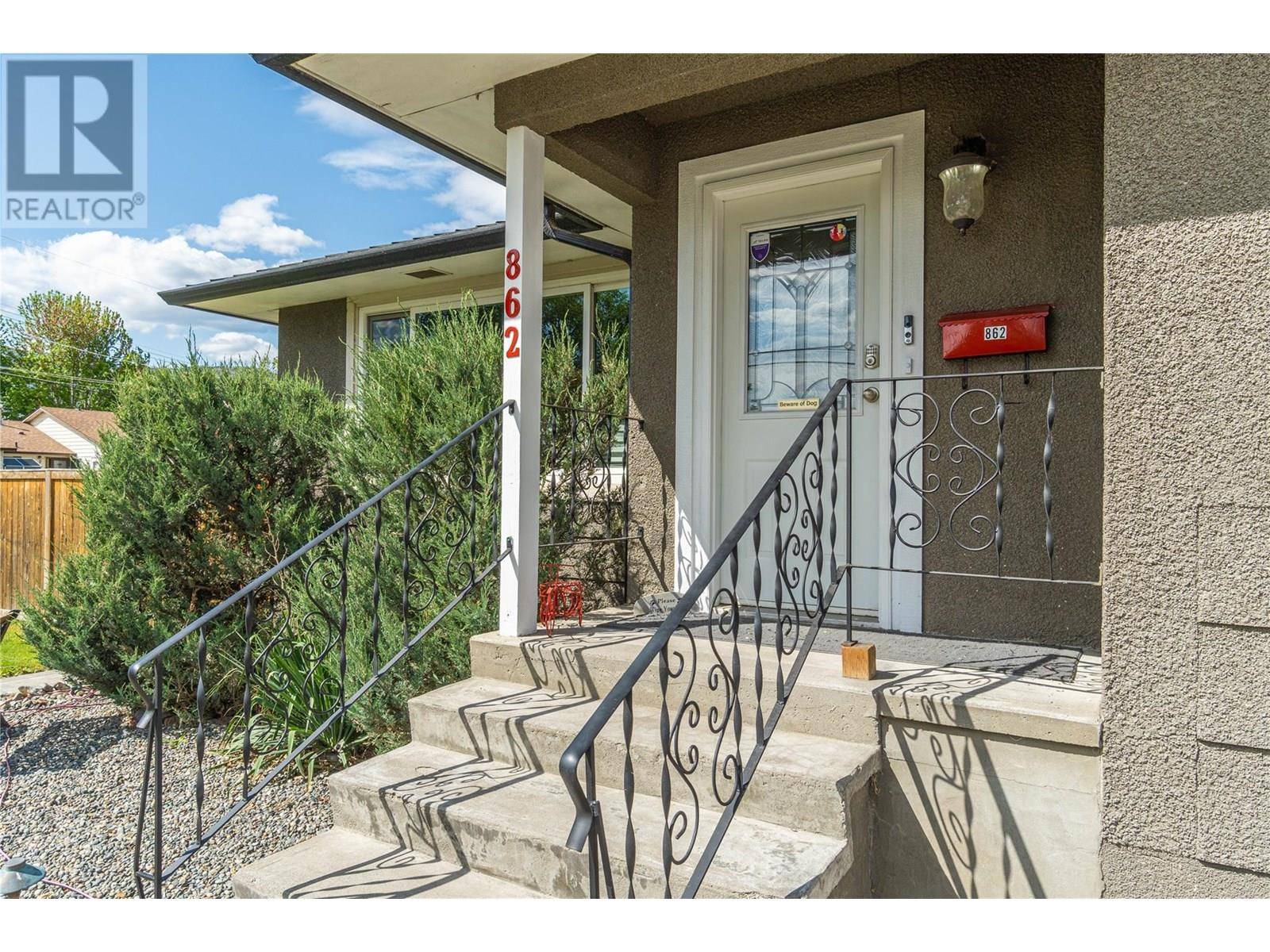 Kamloops, BC V2B5K5,862 DESMOND Street