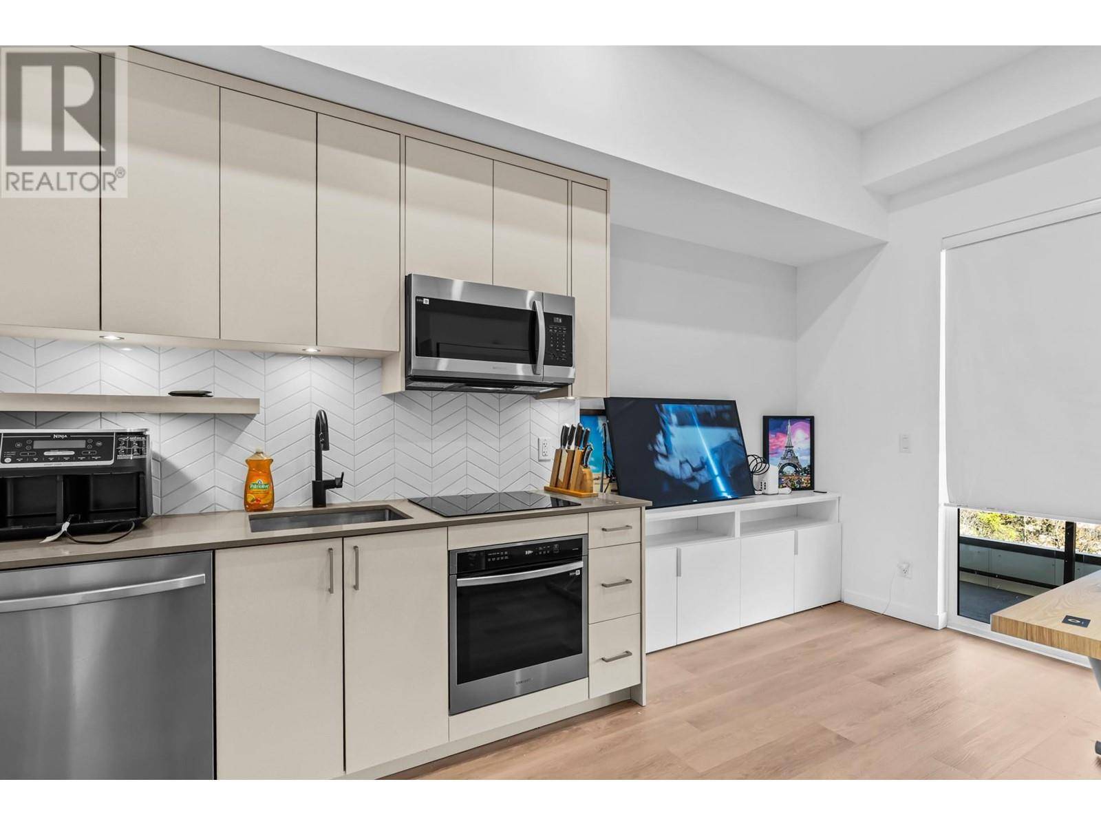 Kelowna, BC V1Y6B8,1301 Belaire AVE #615