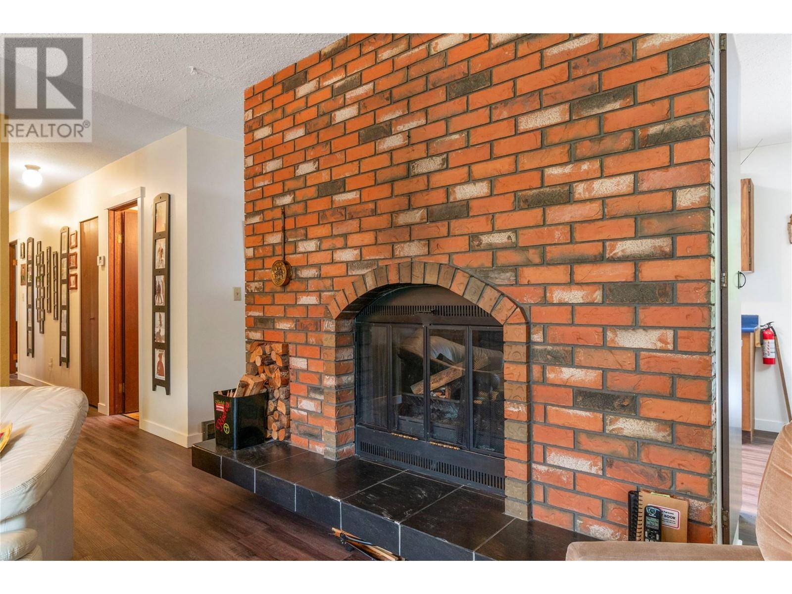 Salmon Arm, BC V1E2H8,2470 8 Avenue SE