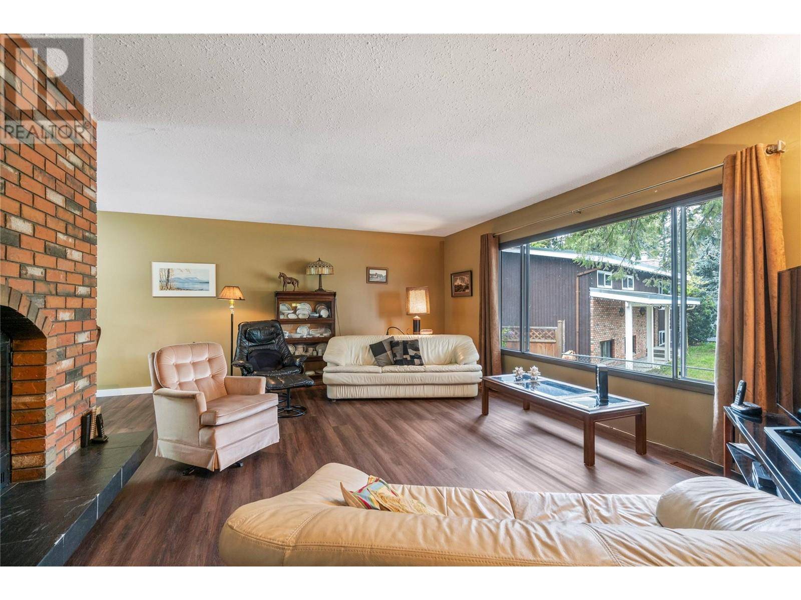Salmon Arm, BC V1E2H8,2470 8 Avenue SE