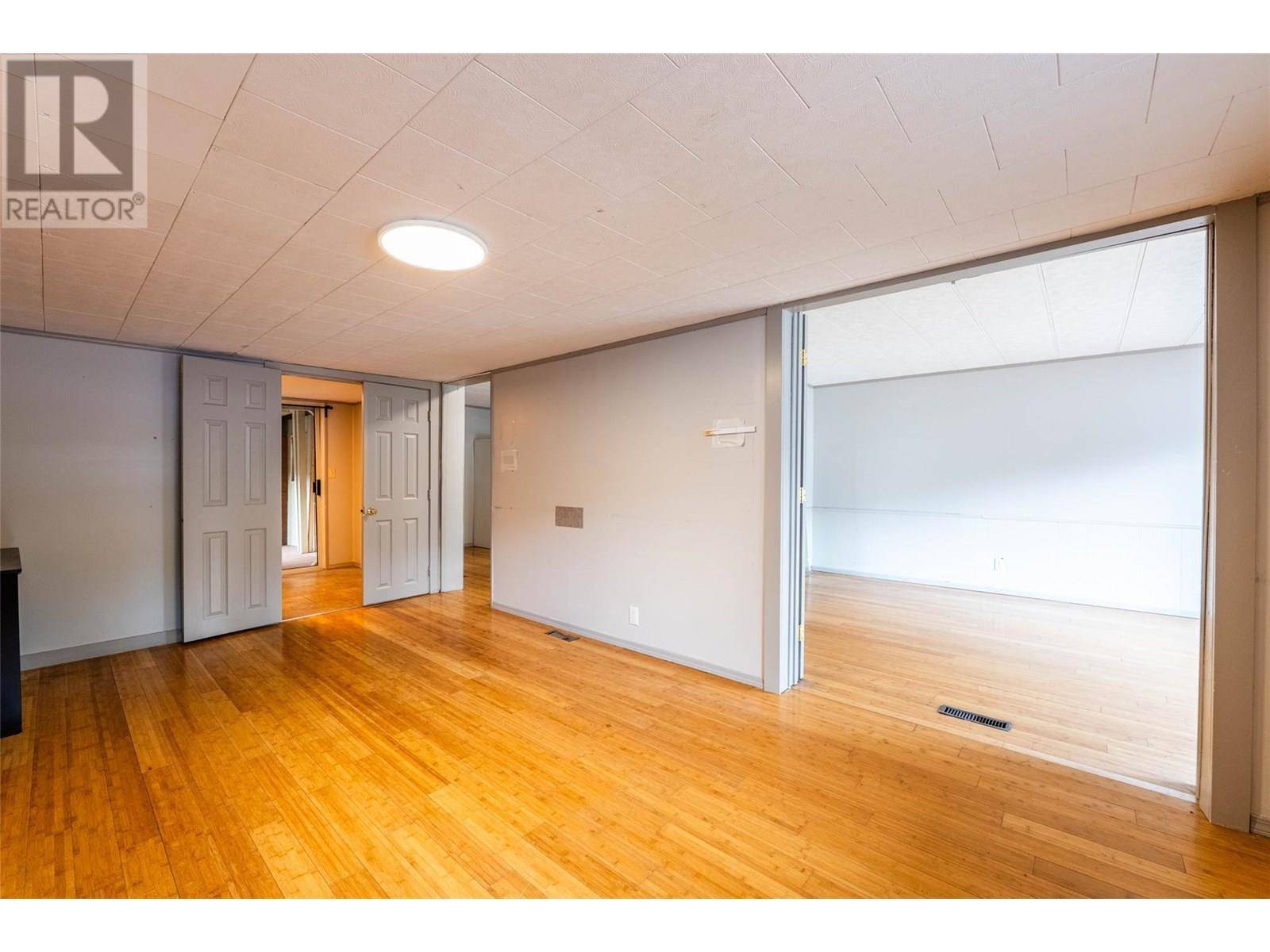 Nelson, BC V1L6Z6,900 Gore ST West #32