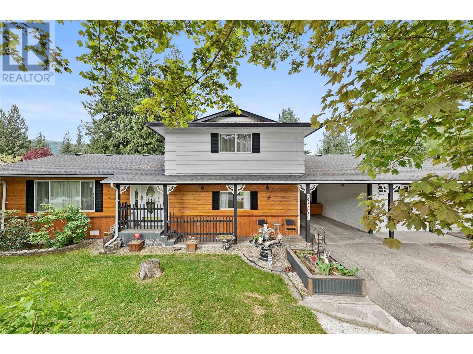 Sicamous, BC V0E2V0,1002 Larch Avenue