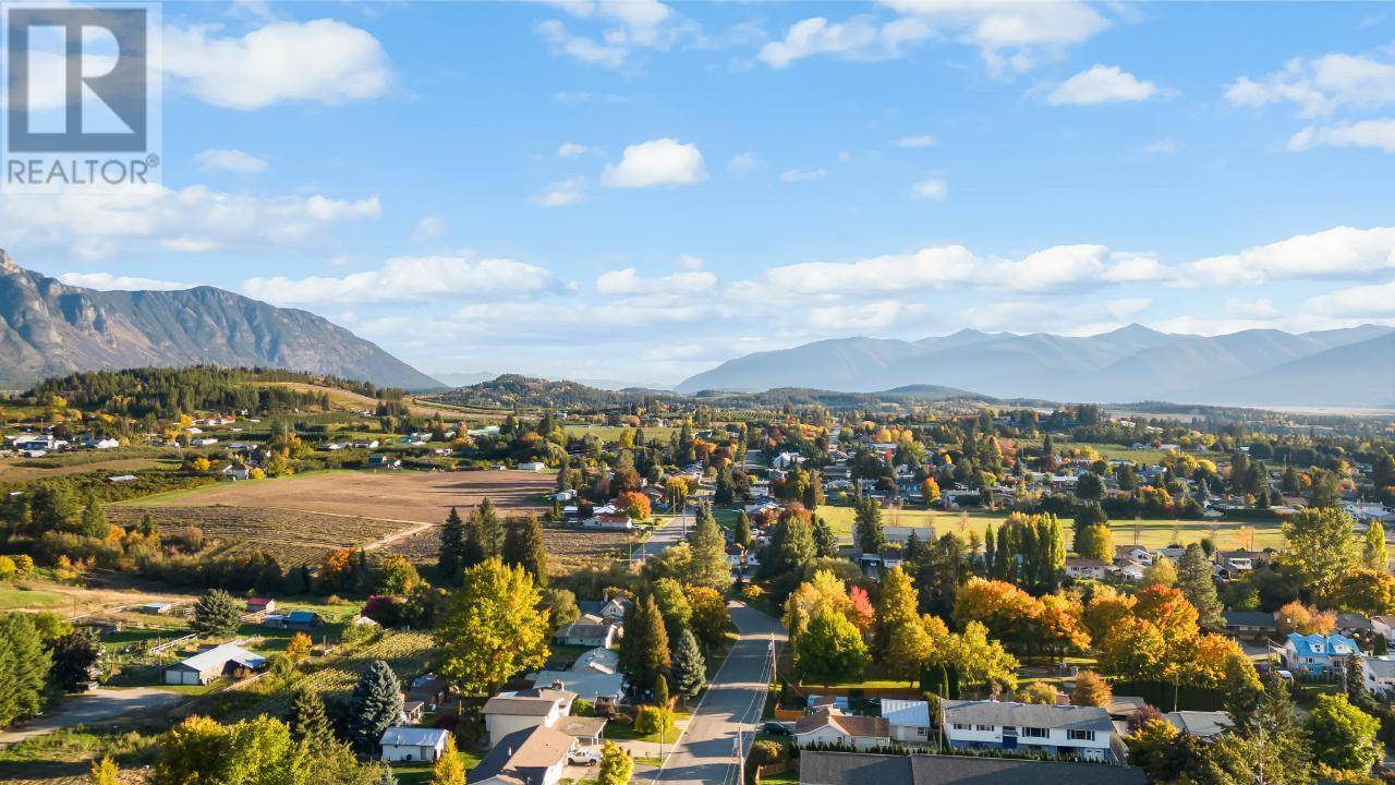 Creston, BC V0B1G5,2424 CRAWFORD Street