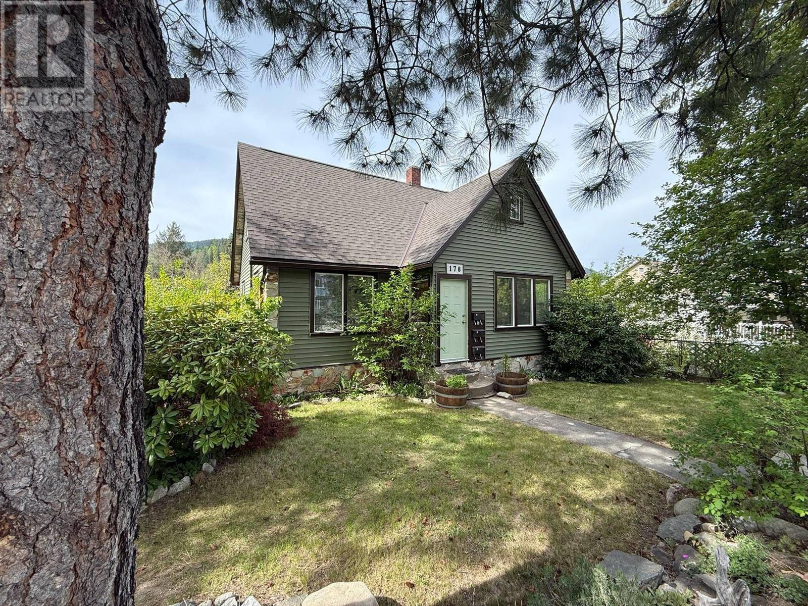 Castlegar, BC V1N1A9,178 Columbia Avenue
