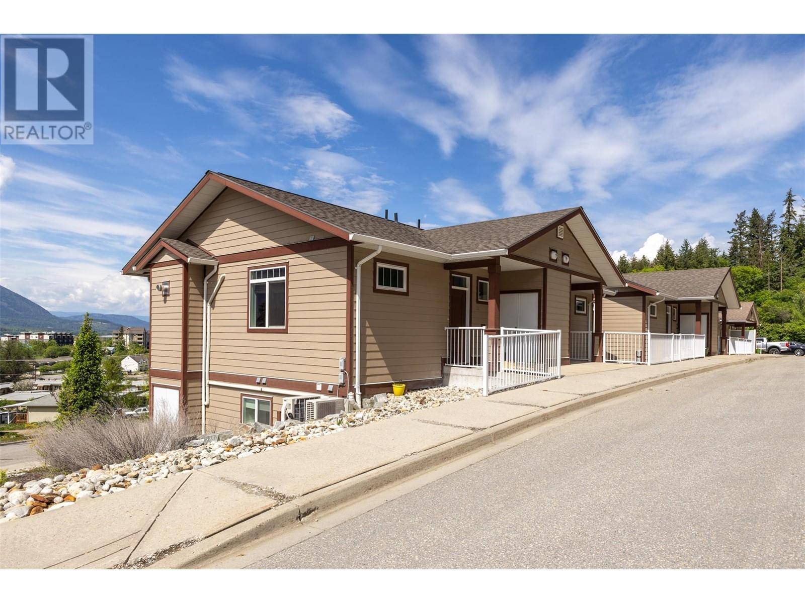 Salmon Arm, BC V1E0B6,1070 1 ST Southeast #32