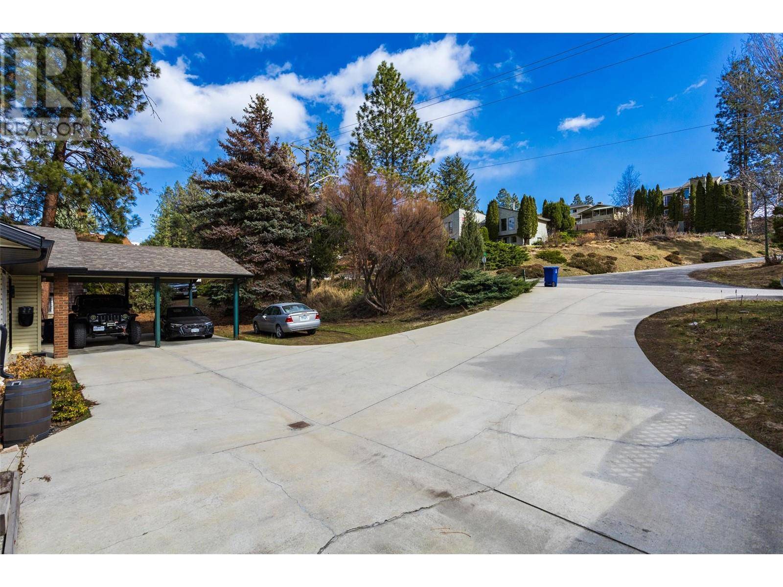 Kelowna, BC V1Z3J2,2094 Tomat Avenue