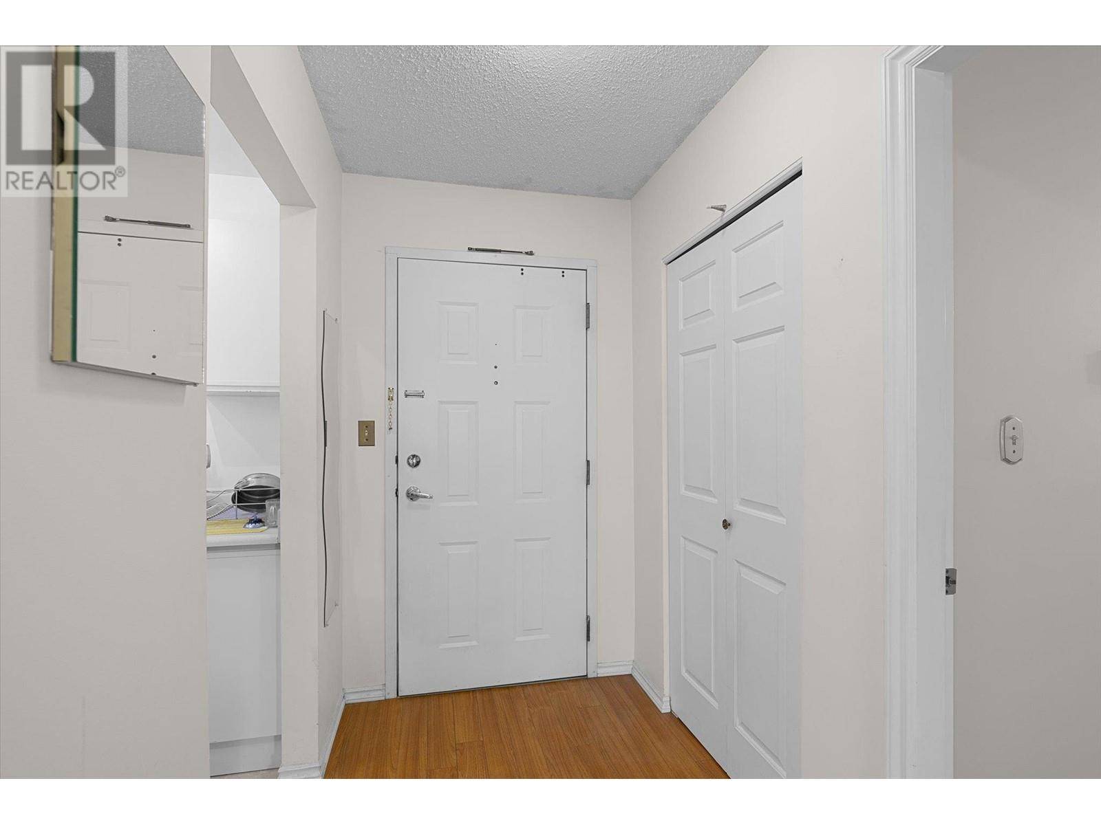 Kelowna, BC V1Y8L7,1056 Bernard AVE #307