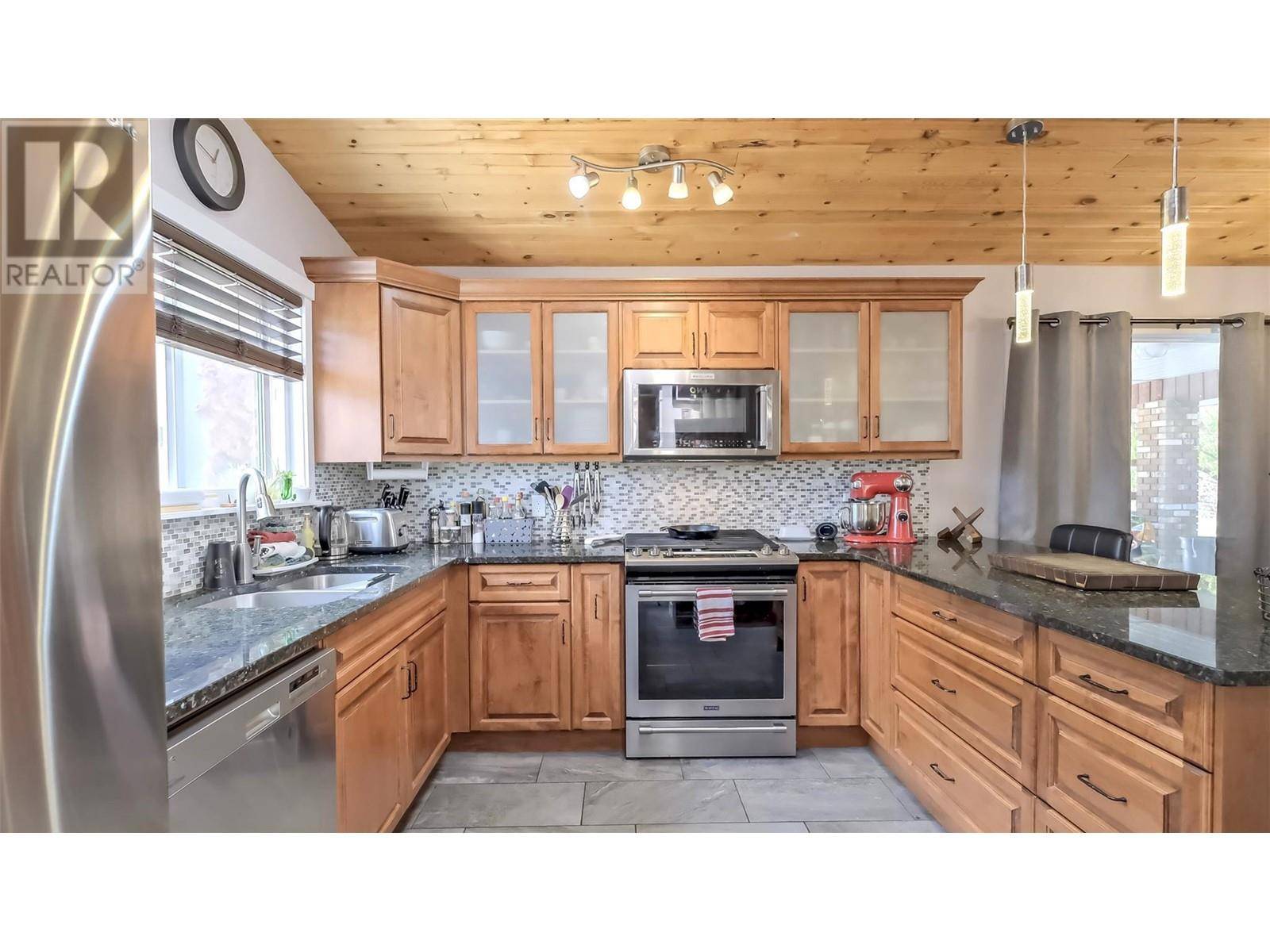 Summerland, BC V0H1Z4,12821 Schaeffer Crescent