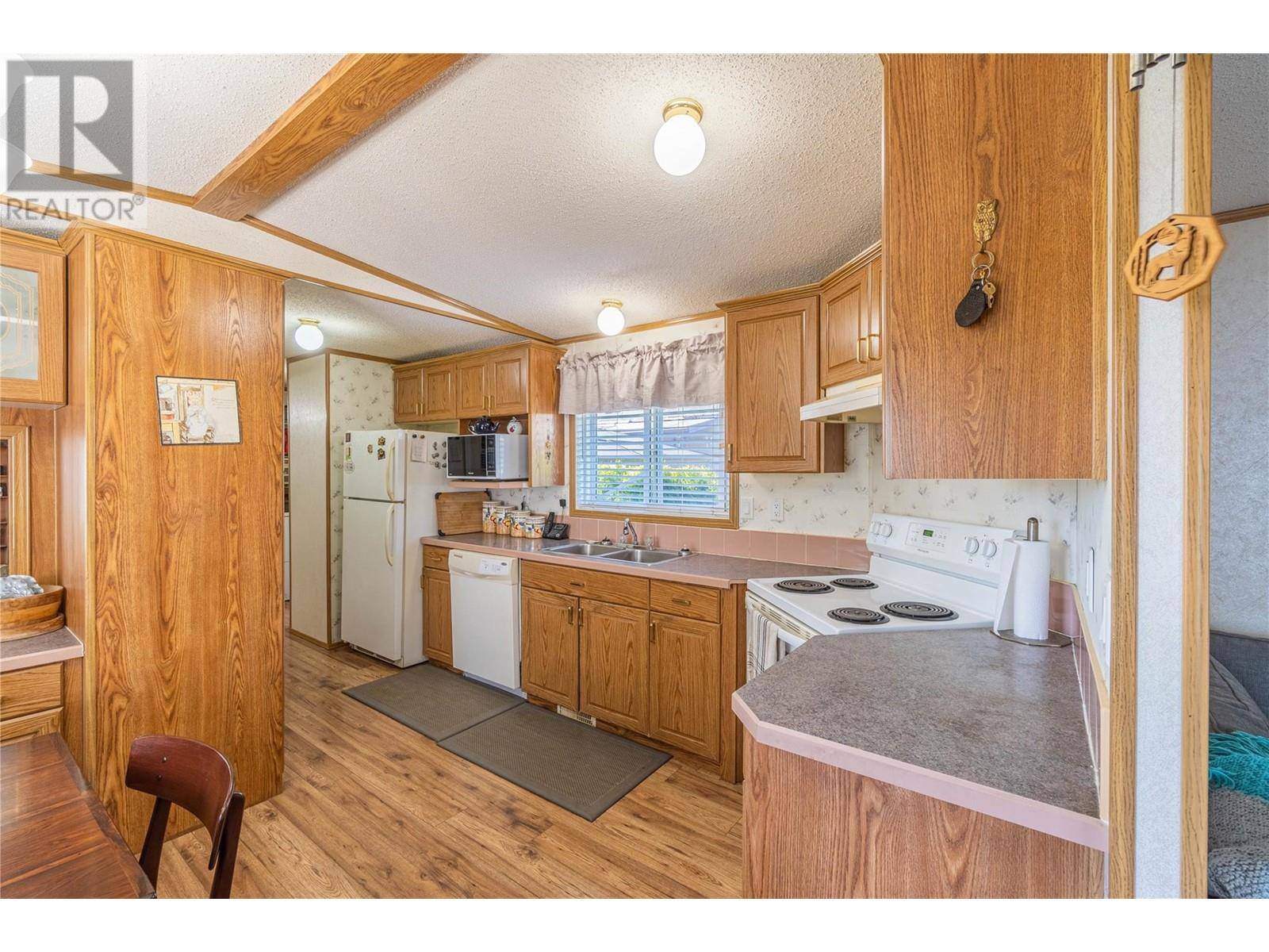 Kamloops, BC V3S6X6,7155 Dallas DR #B17