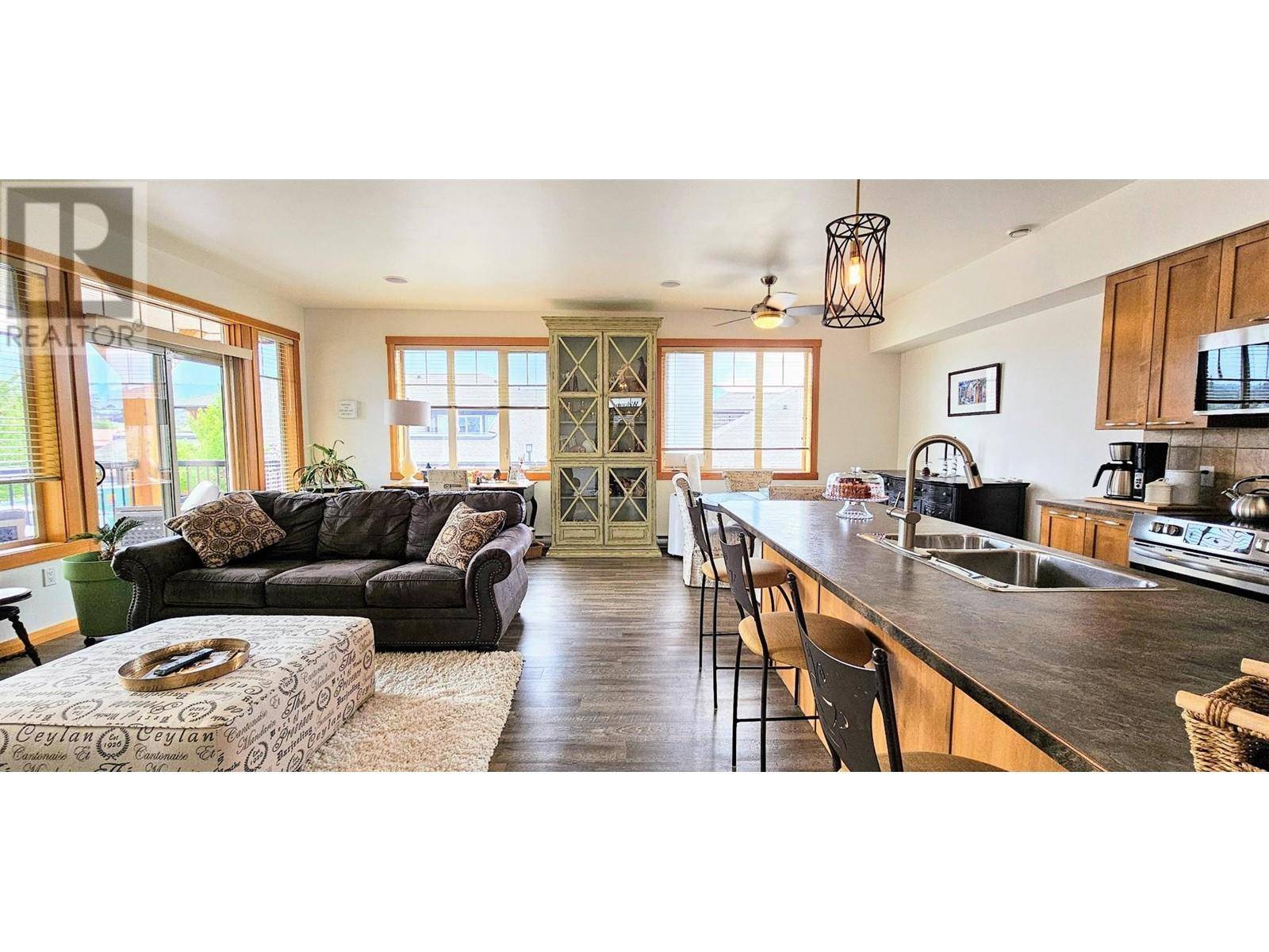 Invermere, BC V0A1K0,906 6TH AVE #1