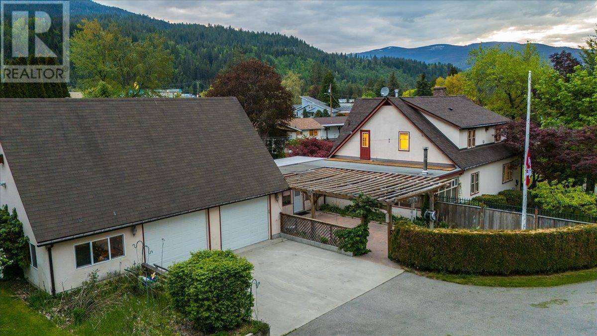 Castlegar, BC V1N2M7,102 18th Street