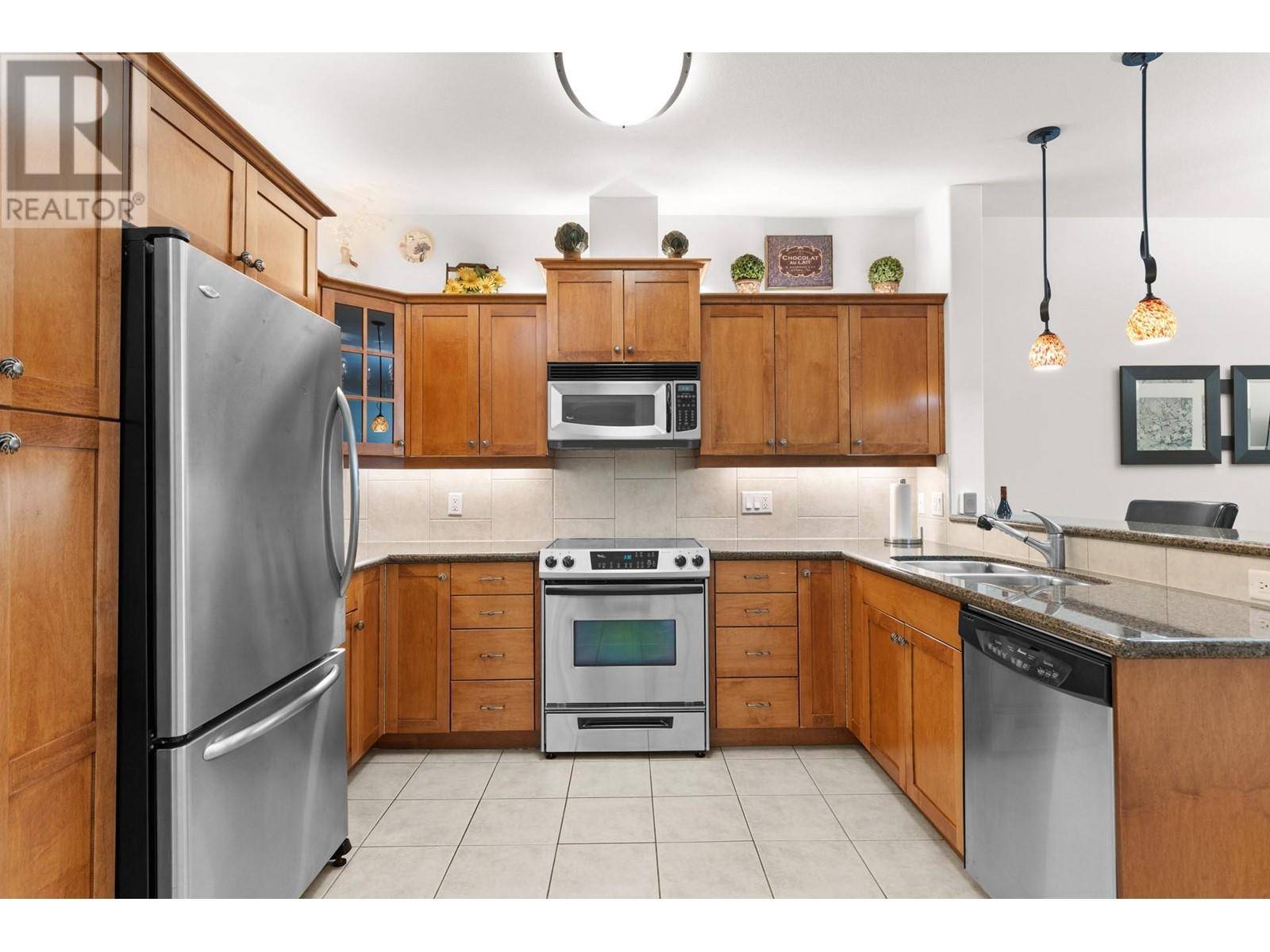 Peachland, BC V0X1X5,3996 Beach AVE #127
