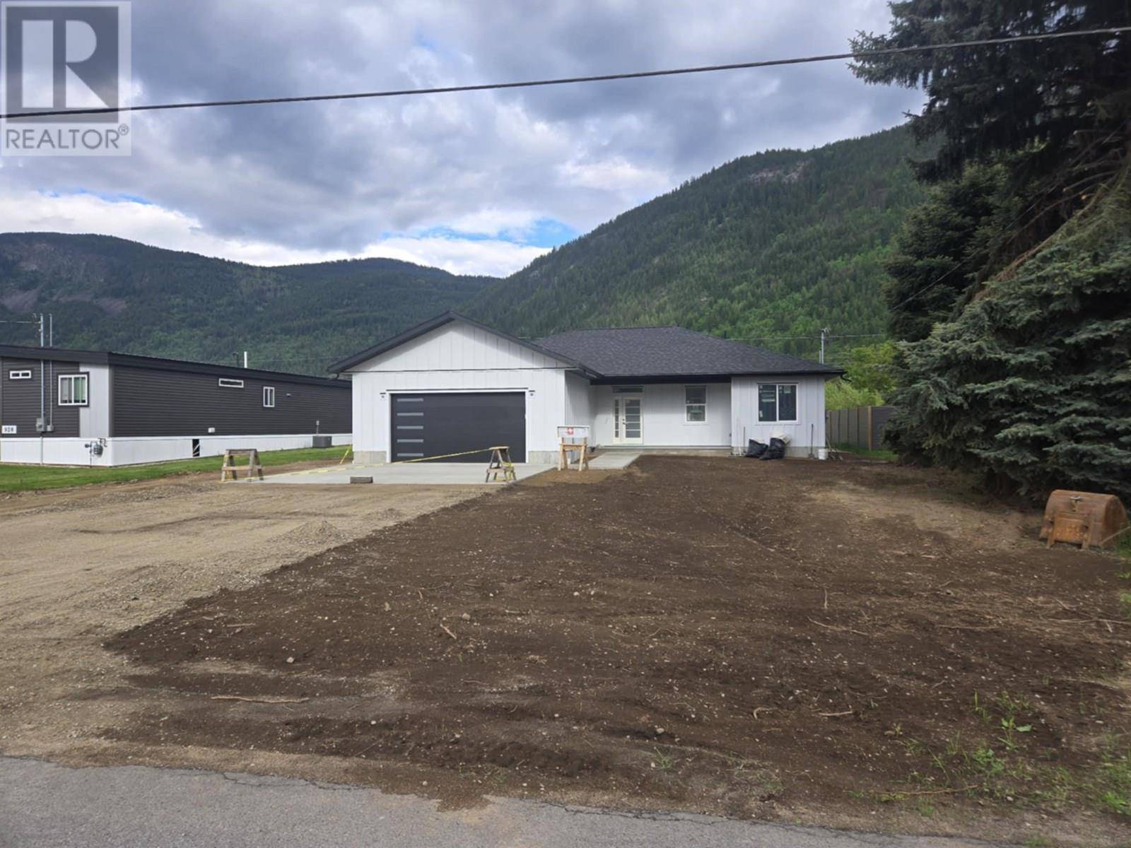 Ootischenia, BC V1N4M3,920 Waterloo Crescent