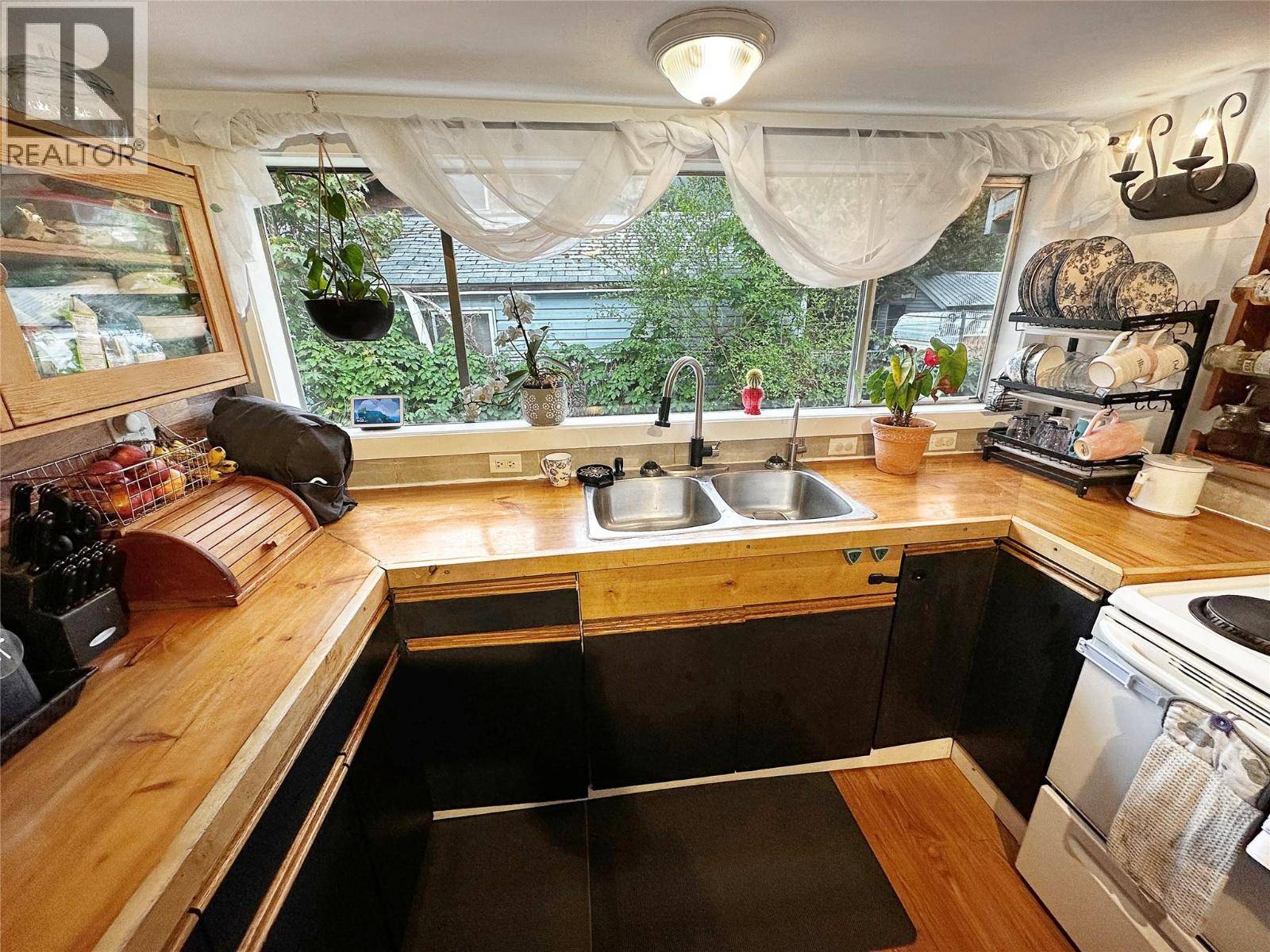 Hedley, BC V0X1K0,956 Richter Avenue