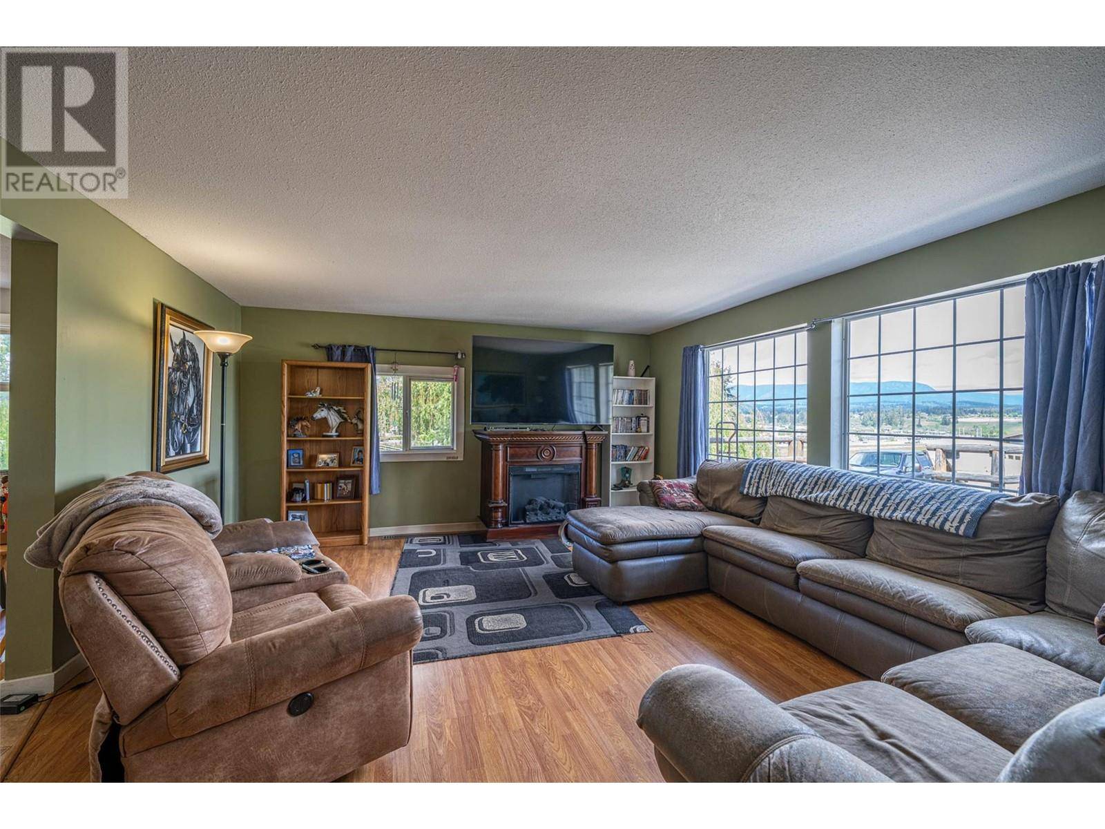 Armstrong, BC V4Y0P1,1956 Rosedale E Avenue