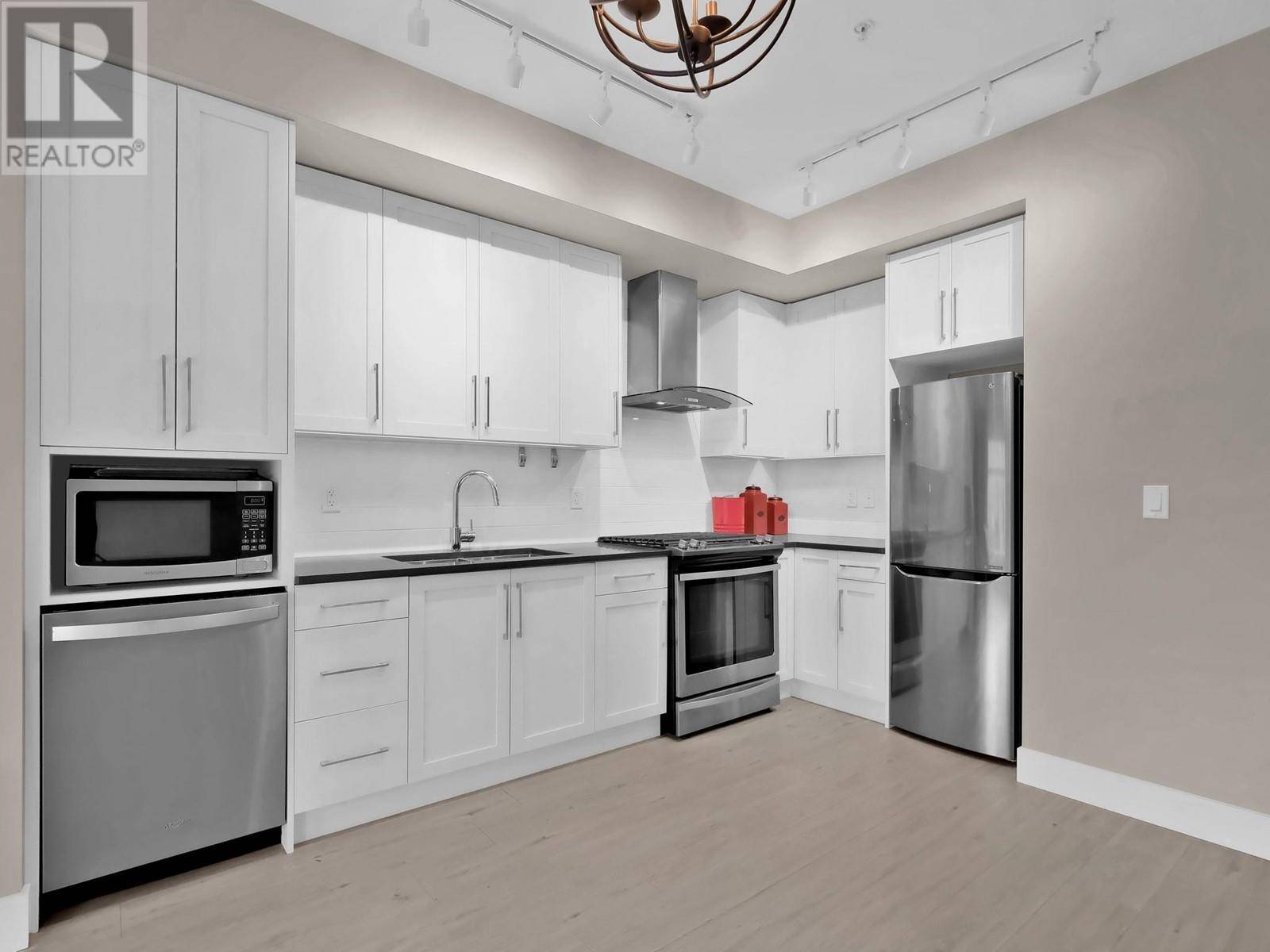 Kelowna, BC V1W5N3,4380 Lakeshore RD #219