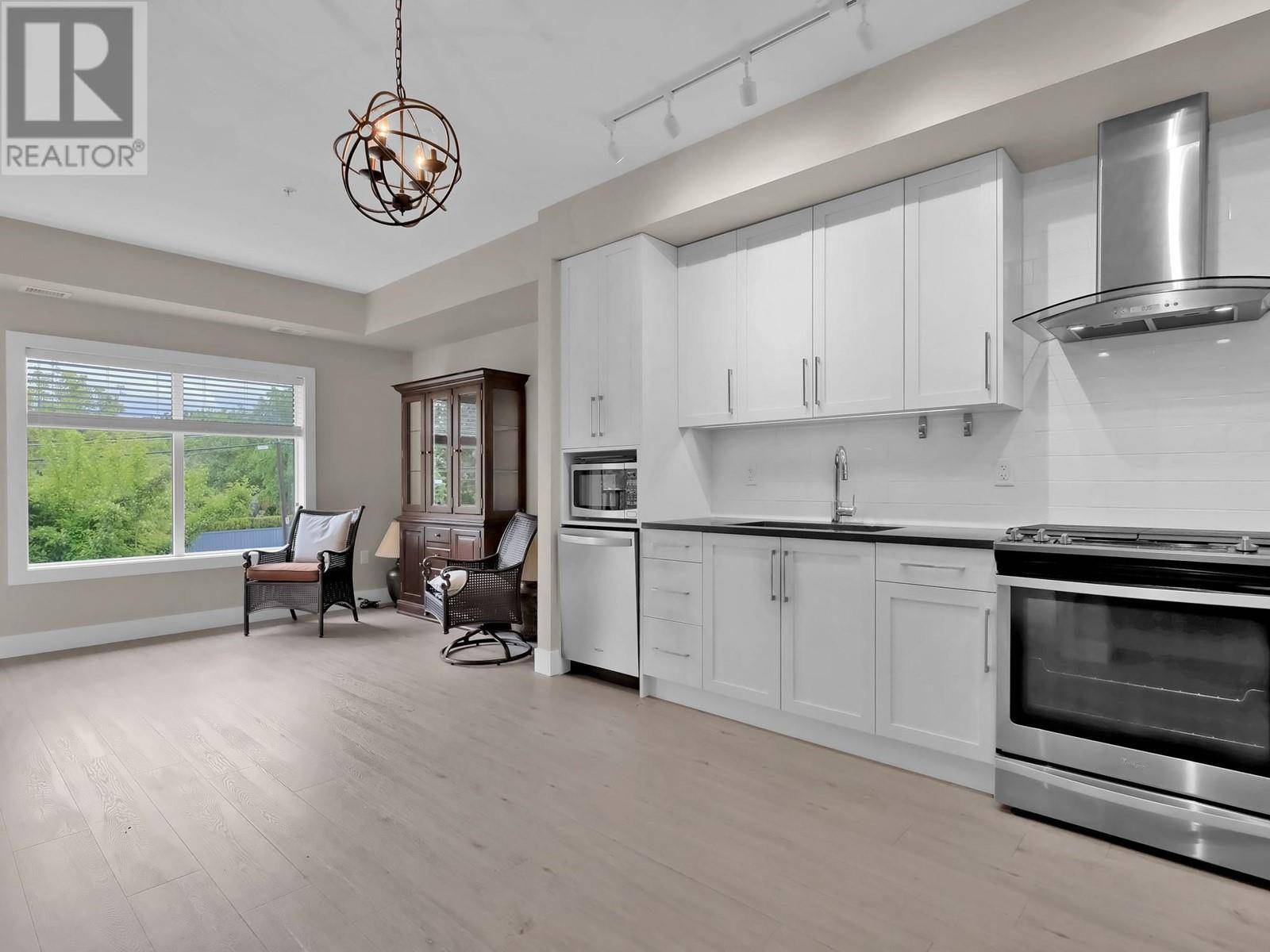 Kelowna, BC V1W5N3,4380 Lakeshore RD #219