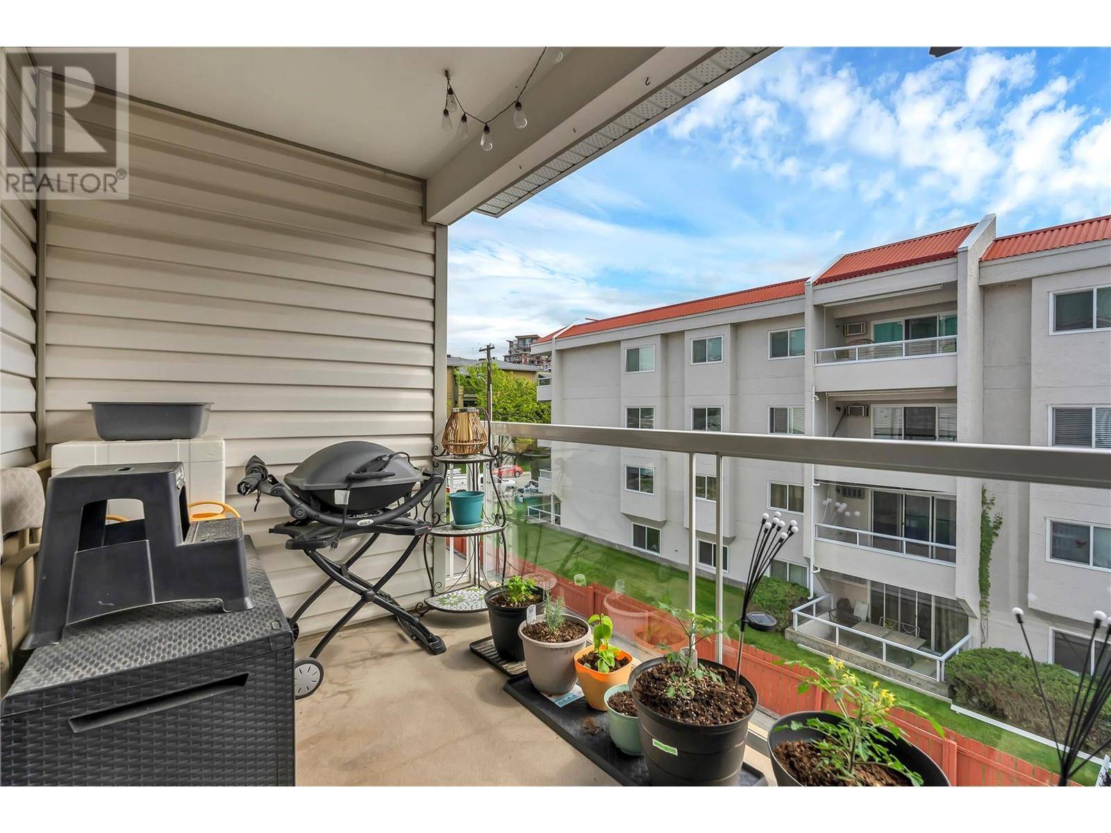 Penticton, BC V2A3V5,298 YORKTON AVE #204