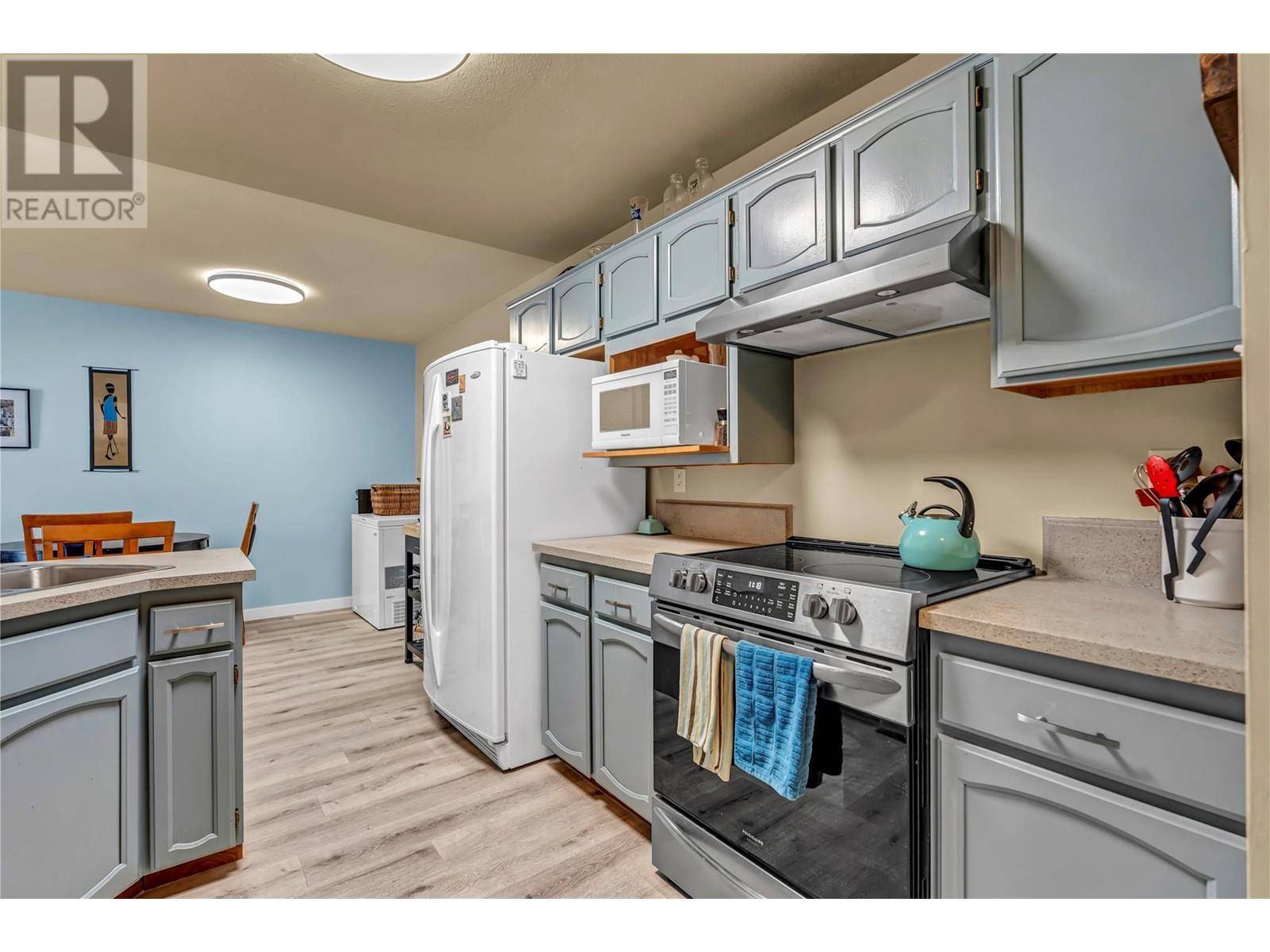Penticton, BC V2A3V5,298 YORKTON AVE #204