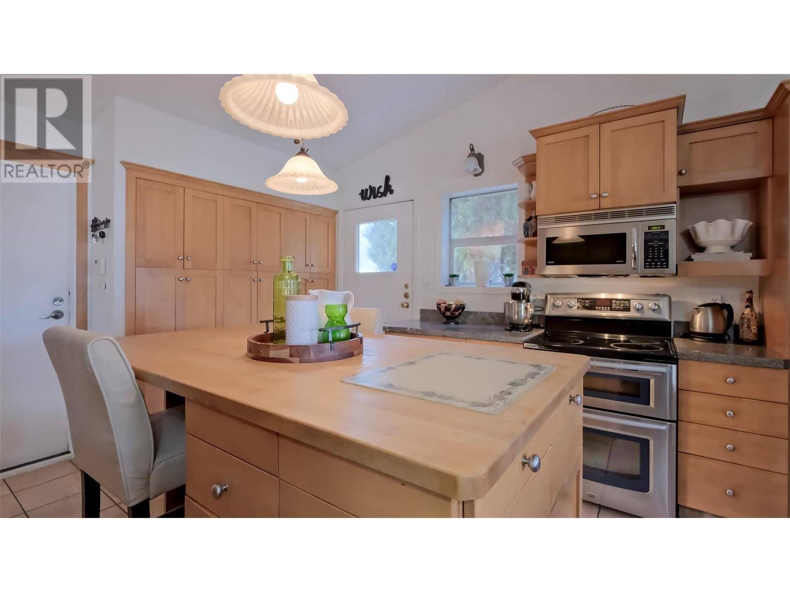 Penticton, BC V2A1J6,921 WESTMINSTER Avenue E