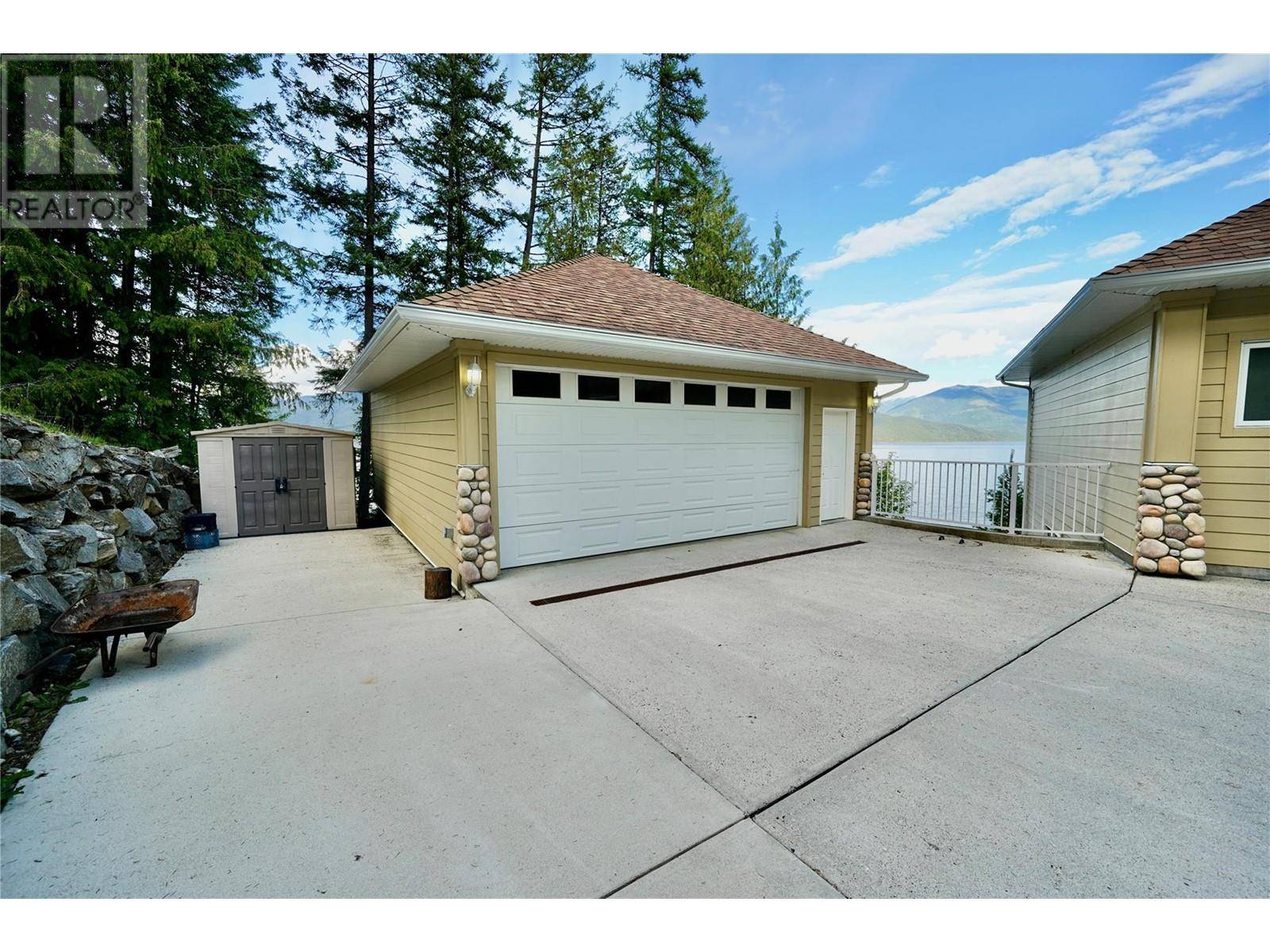 Balfour, BC V0G1C0,924 QUEENS Road
