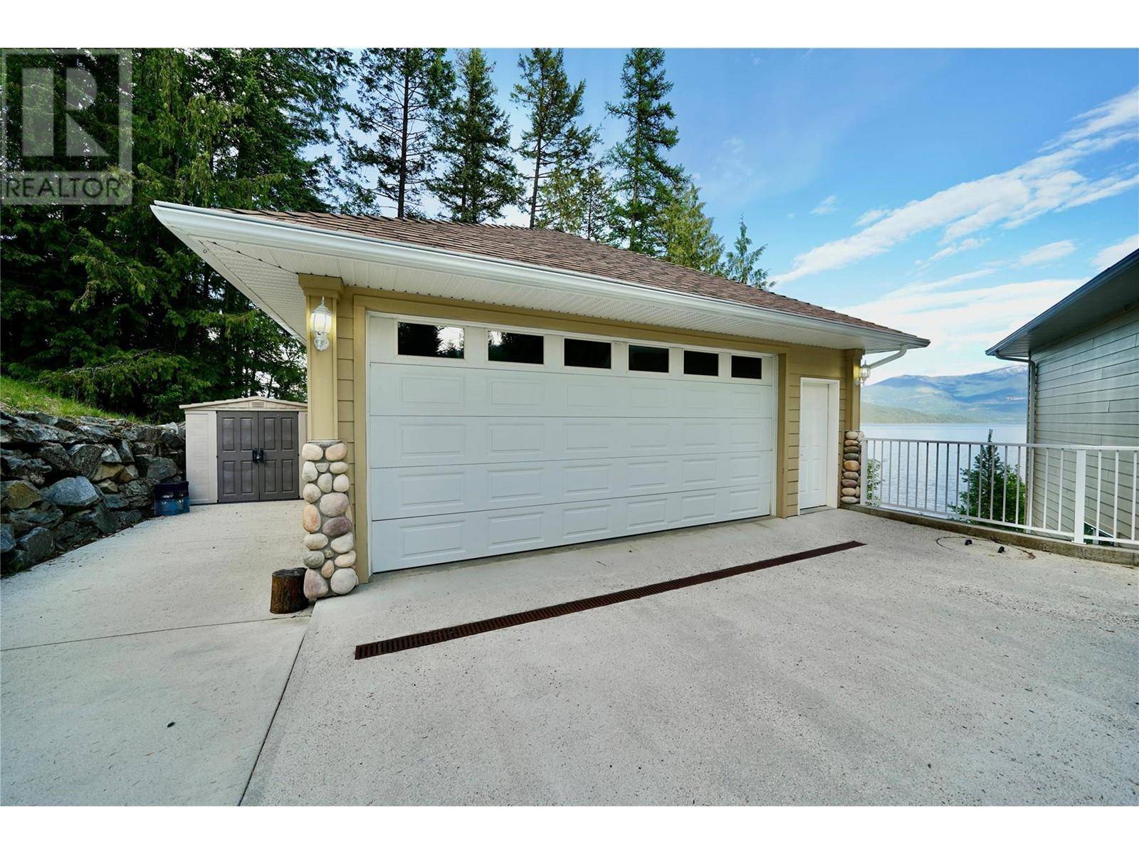 Balfour, BC V0G1C0,924 QUEENS Road