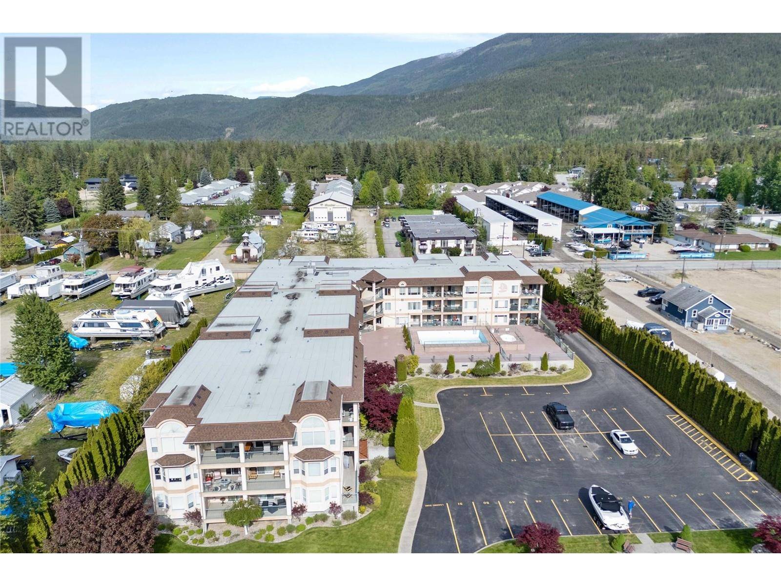 Sicamous, BC V0E2V1,1002 Riverside AVE #319