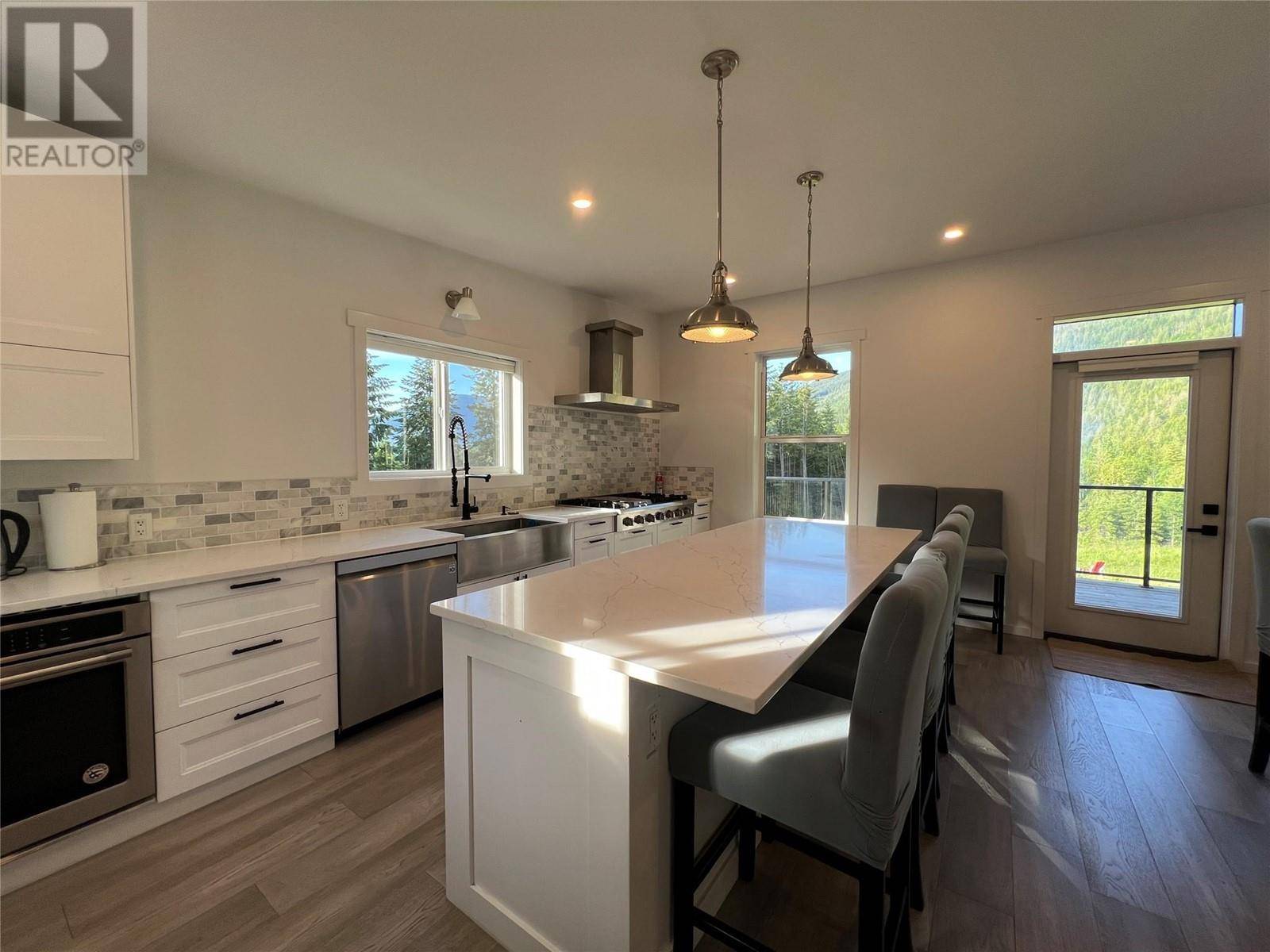 Salmon Arm, BC V1E1Y6,5090 50A Street NE