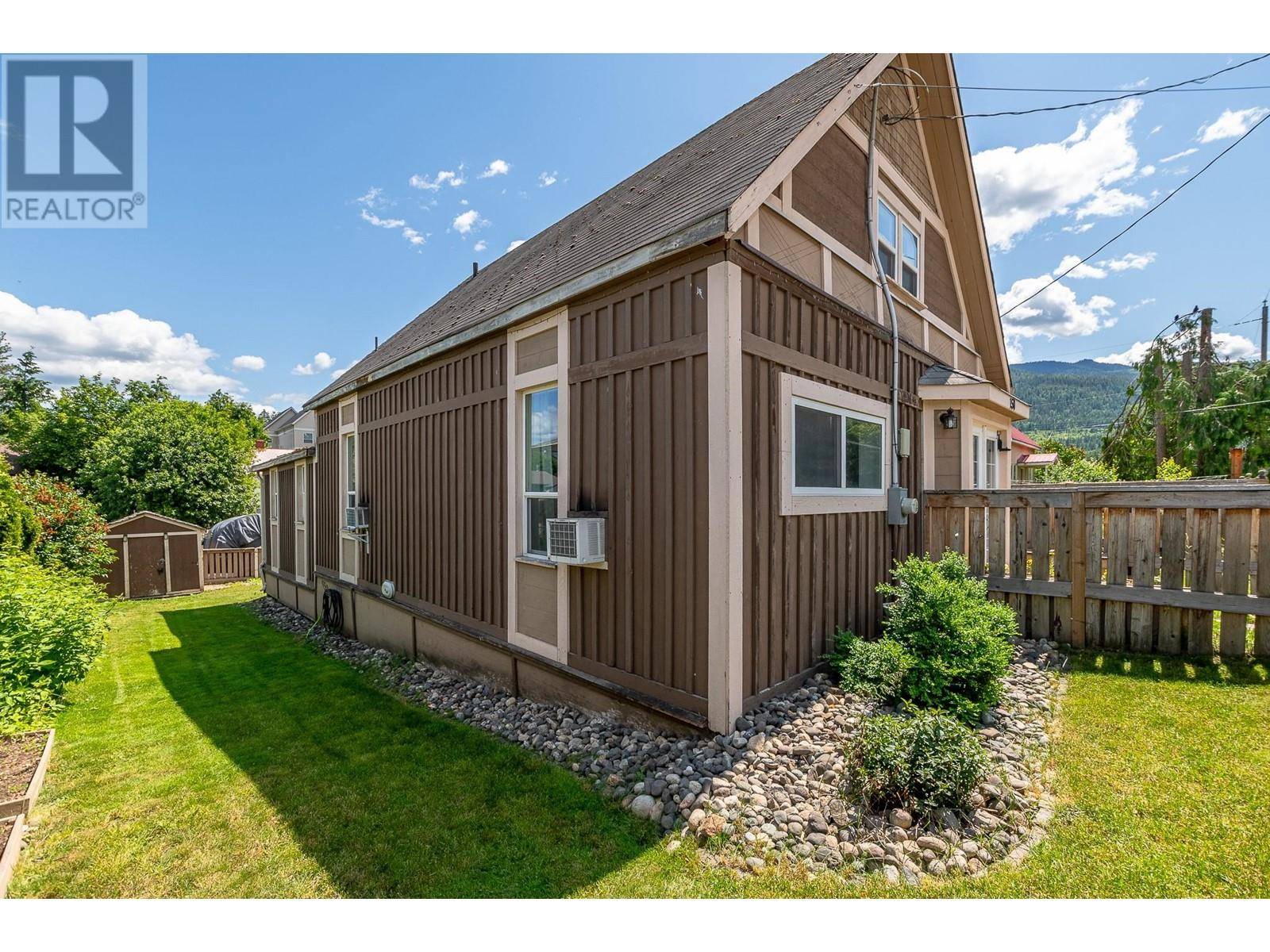Salmon Arm, BC V1E4H5,150 1 Street SE