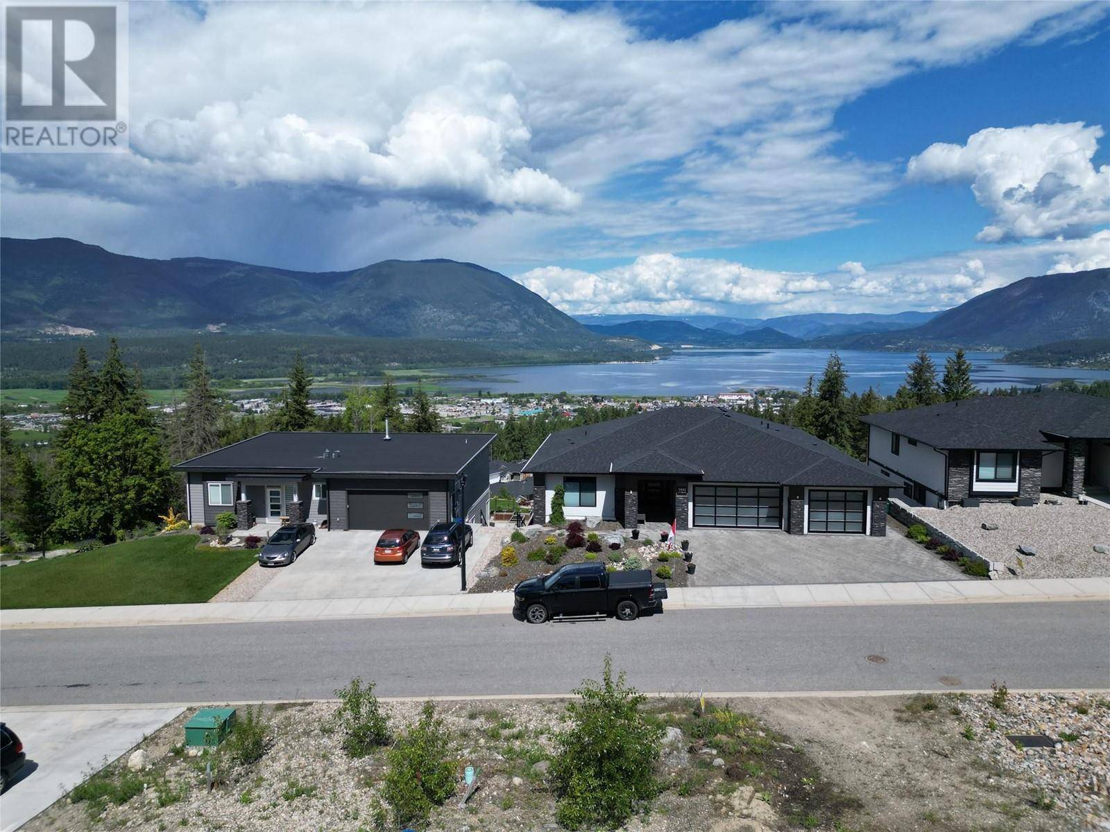 Salmon Arm, BC V1E2C9,1040 17 Avenue SE